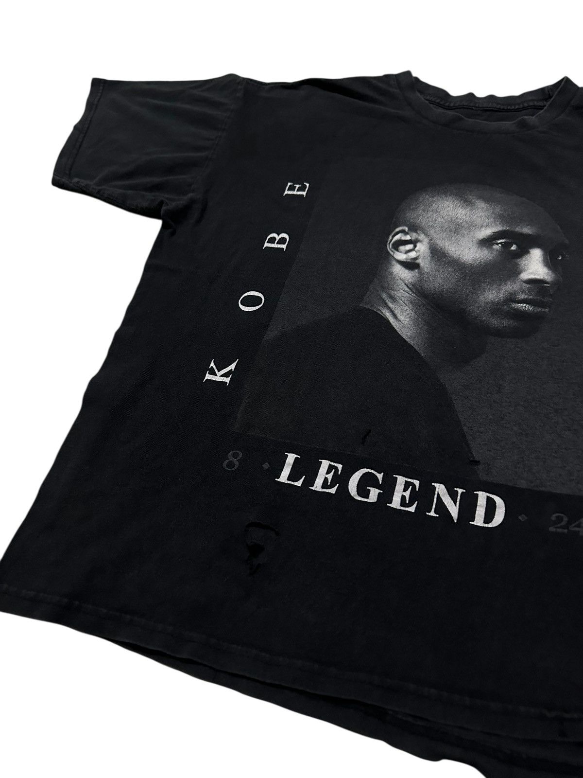 Vintage Vintage Y2k Kobe Briant legend distressed tshirt Size US L / EU 52-54 / 3 - 3 Thumbnail