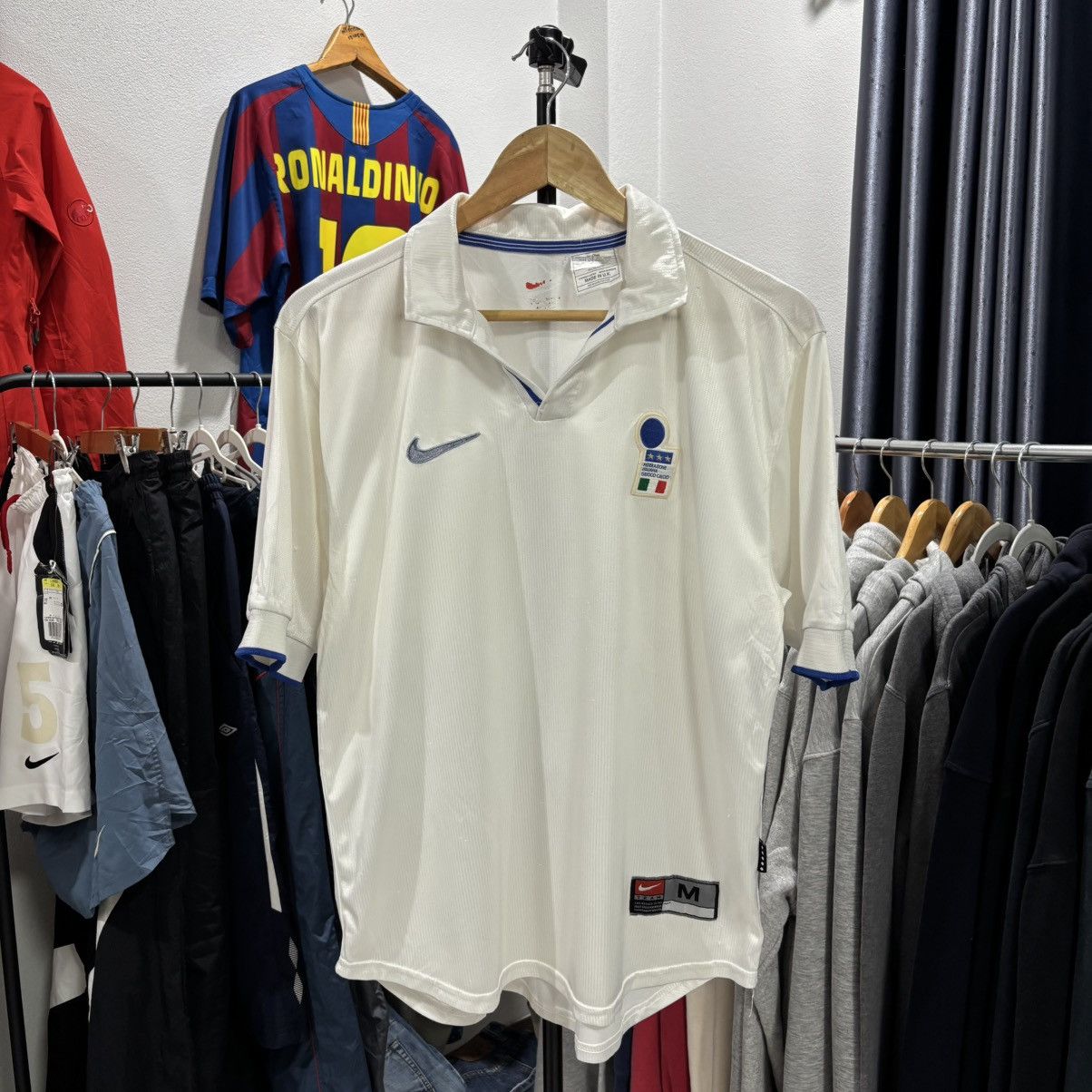 Nike 1997-98 Italy Away Shirt🇮🇹🍕🤌🏼 Size US M / EU 48-50 / 2 - 1 Thumbnail