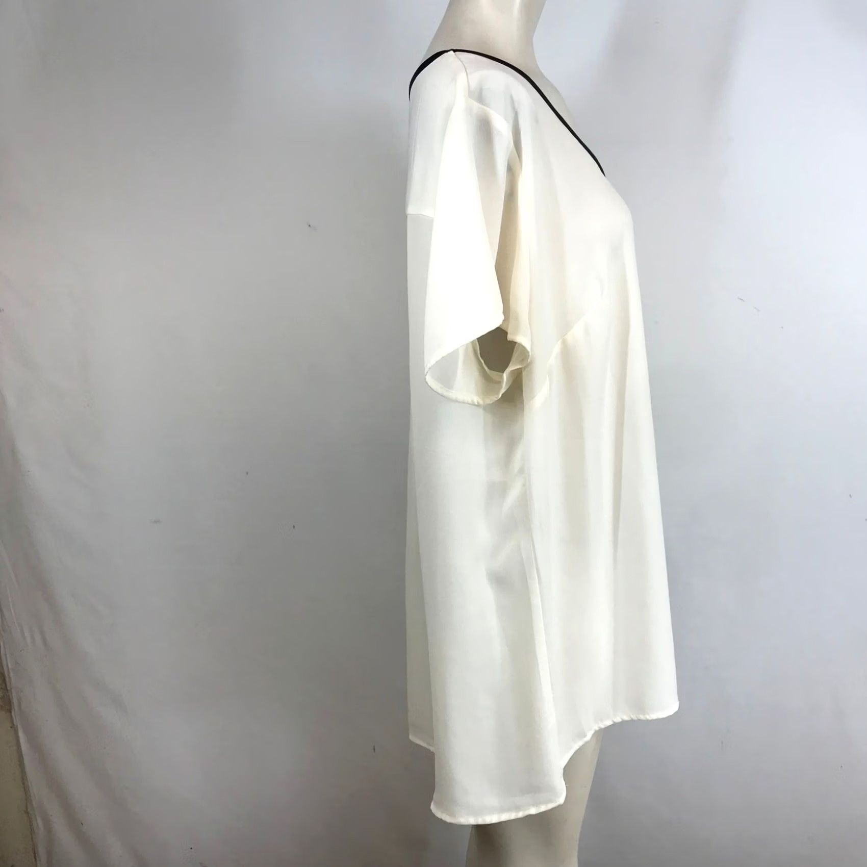 Vintage VINTAGE Lane Bryant Womens Ivory Black Trim V Neck Short Sleeve Tunic Top Plus SZ 18 20 Size XXL / US 16-18 / IT 52-54 - 4 Thumbnail