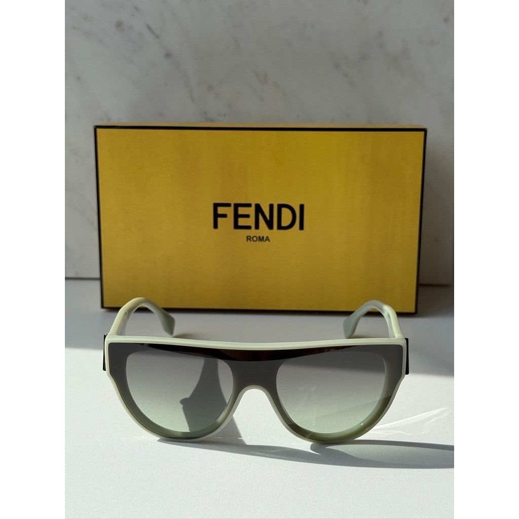 Fendi NEW Fendi FE40150I Way Green Flat Top Sunglasses Size ONE SIZE - 7 Thumbnail