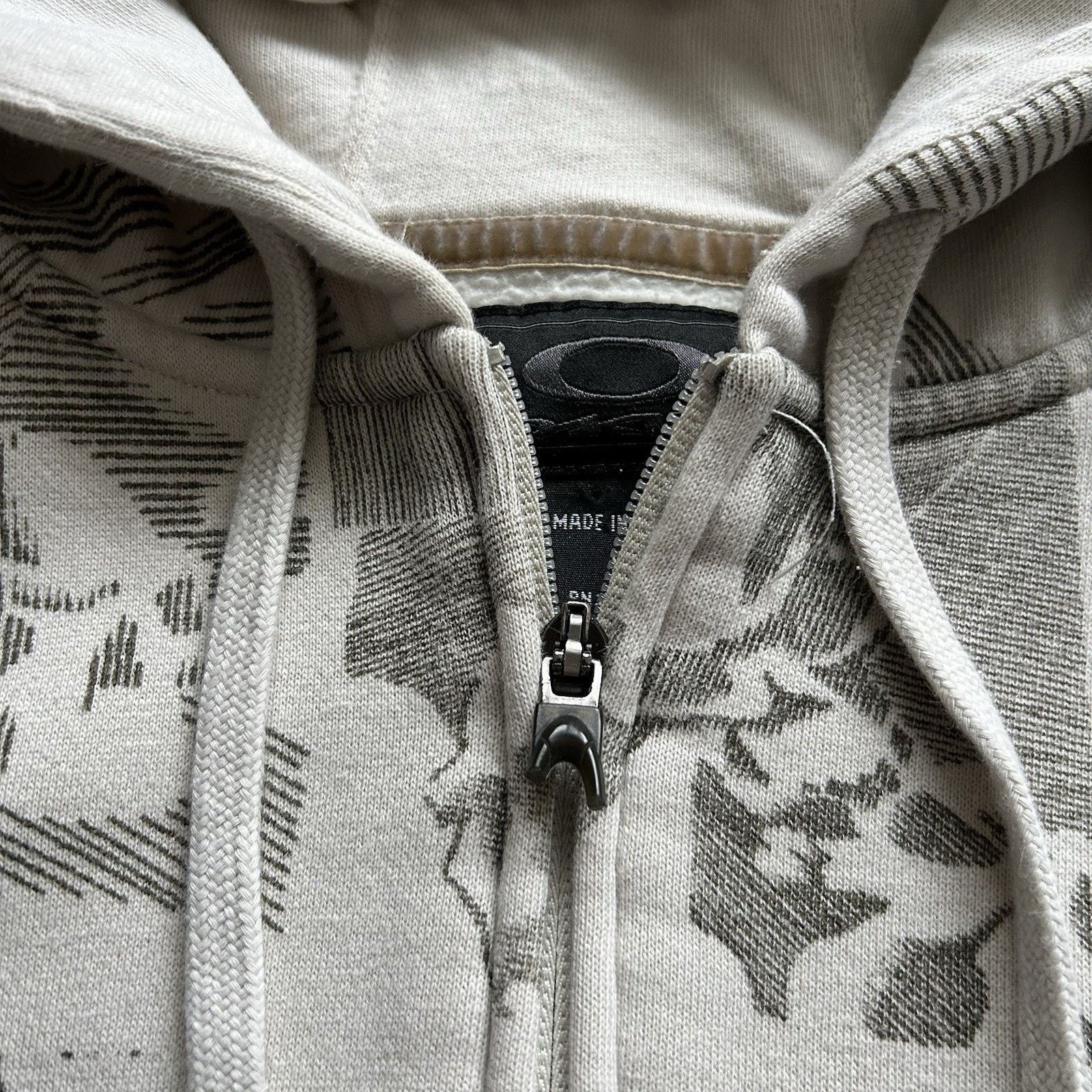 Oakley Vintage Y2K Oakley Skull AOP Full Zip Hoodie Size Medium Size US M / EU 48-50 / 2 - 9 Thumbnail