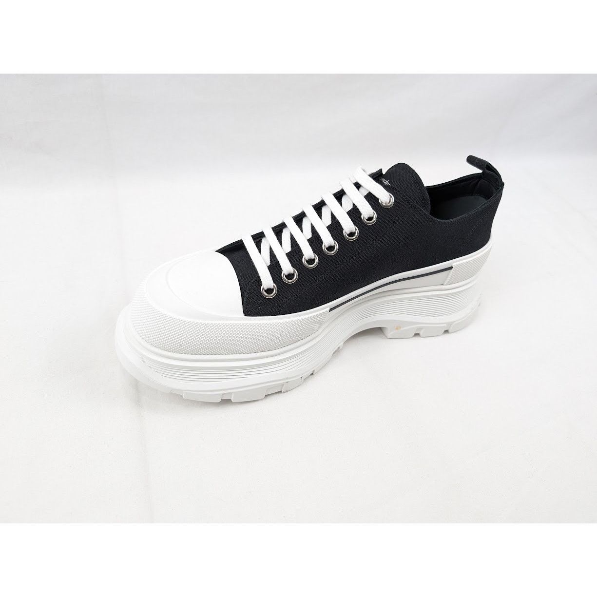 Alexander McQueen o1rshd1 Tread Slick Boots in Black/White Size US 12 / EU 45 - 9 Thumbnail