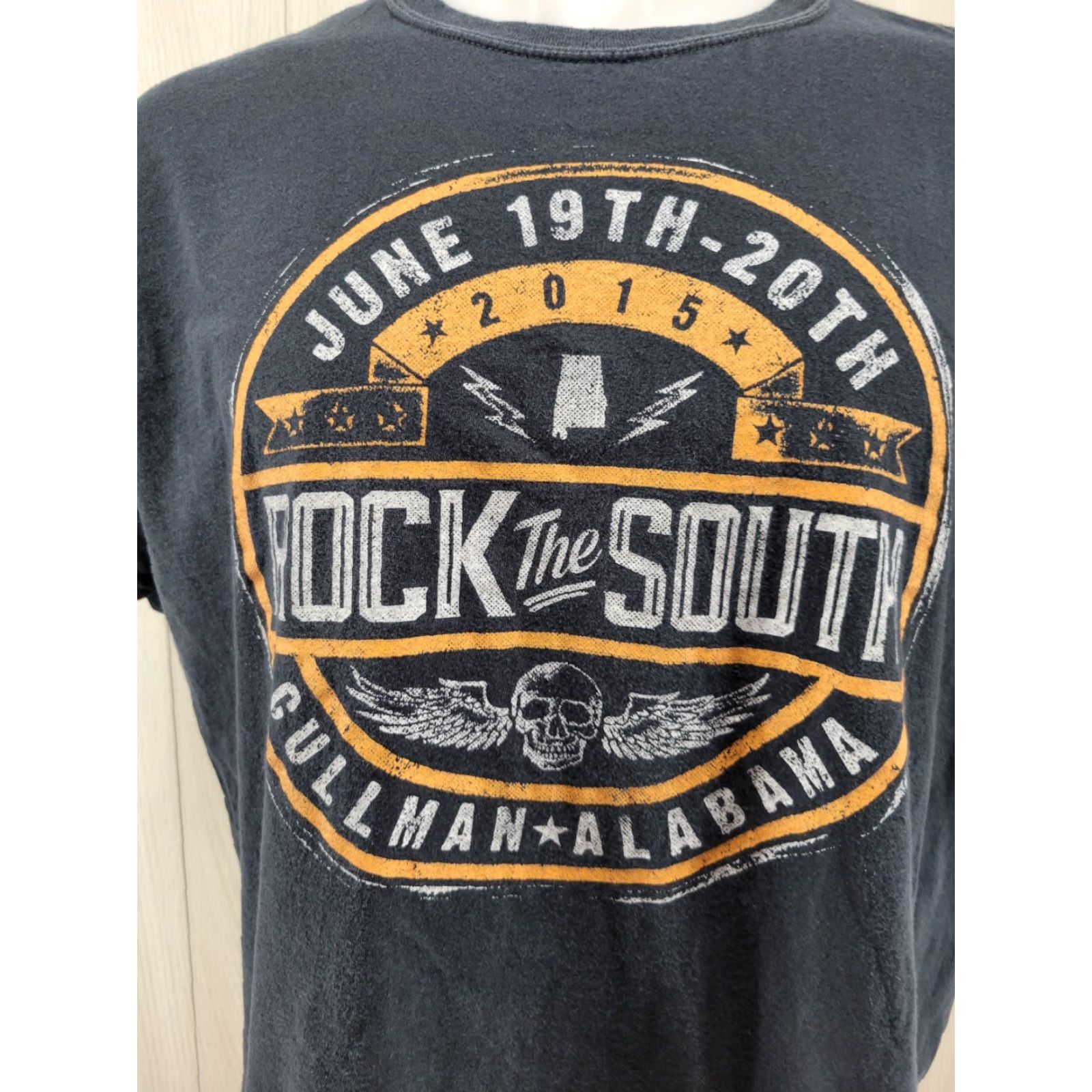 Gildan Rock The South Adult XL T Shirt Black Rock Concert Gildan Unisex Short Sleeve Vintage? (Note: As per rules, only rearranging original words) Size US XL / EU 56 / 4 - 2 Thumbnail