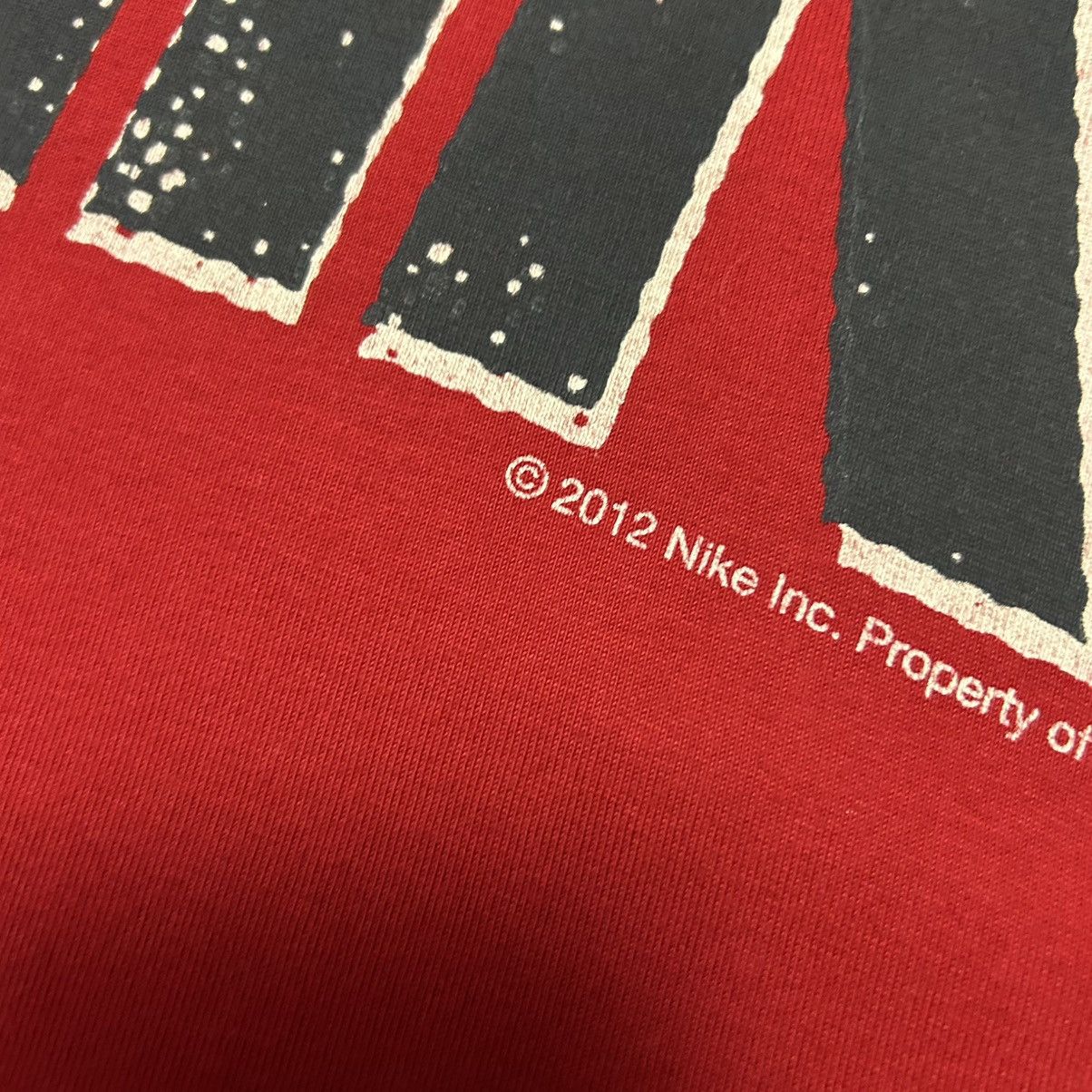 Nike Vintage Nike 2012 Big Logo Streetwear red y2k tee size L Size US L / EU 52-54 / 3 - 4 Thumbnail