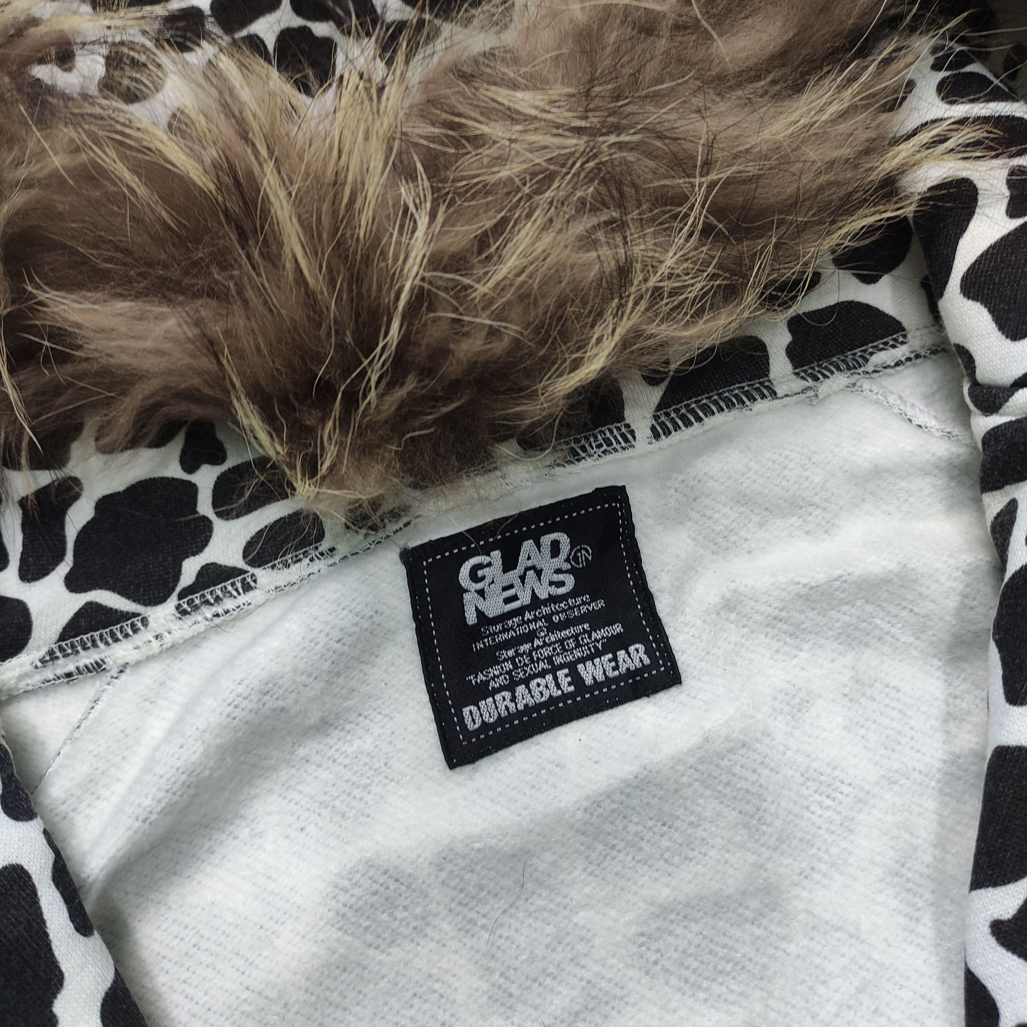 Le Grande Bleu (L.G.B.) GLAD NEWS Fur Leopard Hoodie 2000s Size US M / EU 48-50 / 2 - 10 Thumbnail