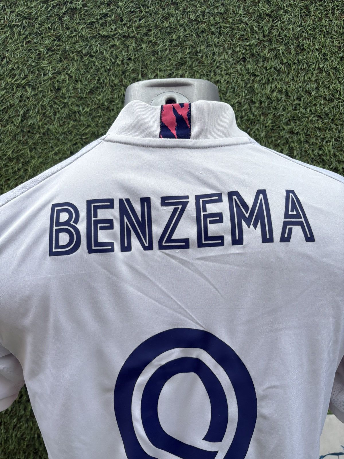 Adidas Real madrid benzema jersey Size US S / EU 44-46 / 1 - 5 Thumbnail
