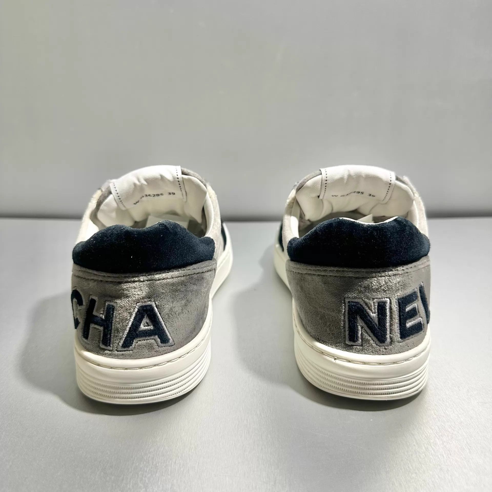 Chanel CHANEL suede colorblock boots 39 worn once Size US 6 / EU 39 - 5 Thumbnail