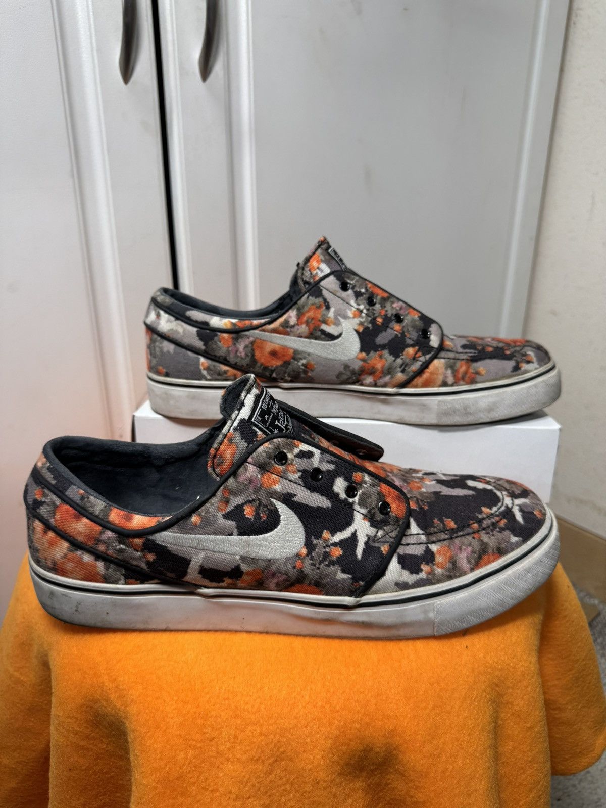Nike Digi floral print Nike Janowski Size US 10.5 / EU 43-44 - 1 Thumbnail