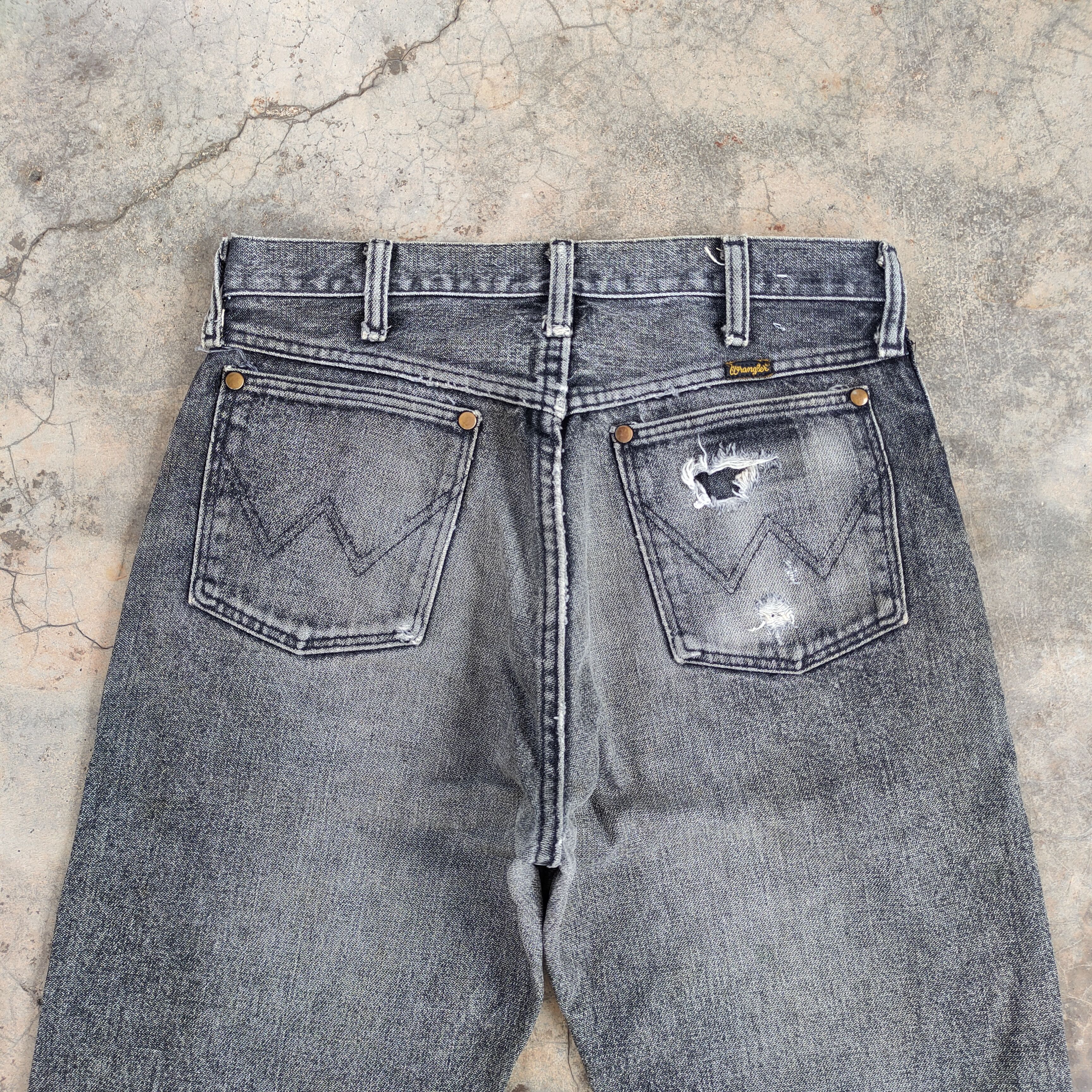 Jean VINTAGE WRANGLER MADE IN USA FADED RIPPED JEANS DENIM PANTS Size US 31 - 10 Thumbnail