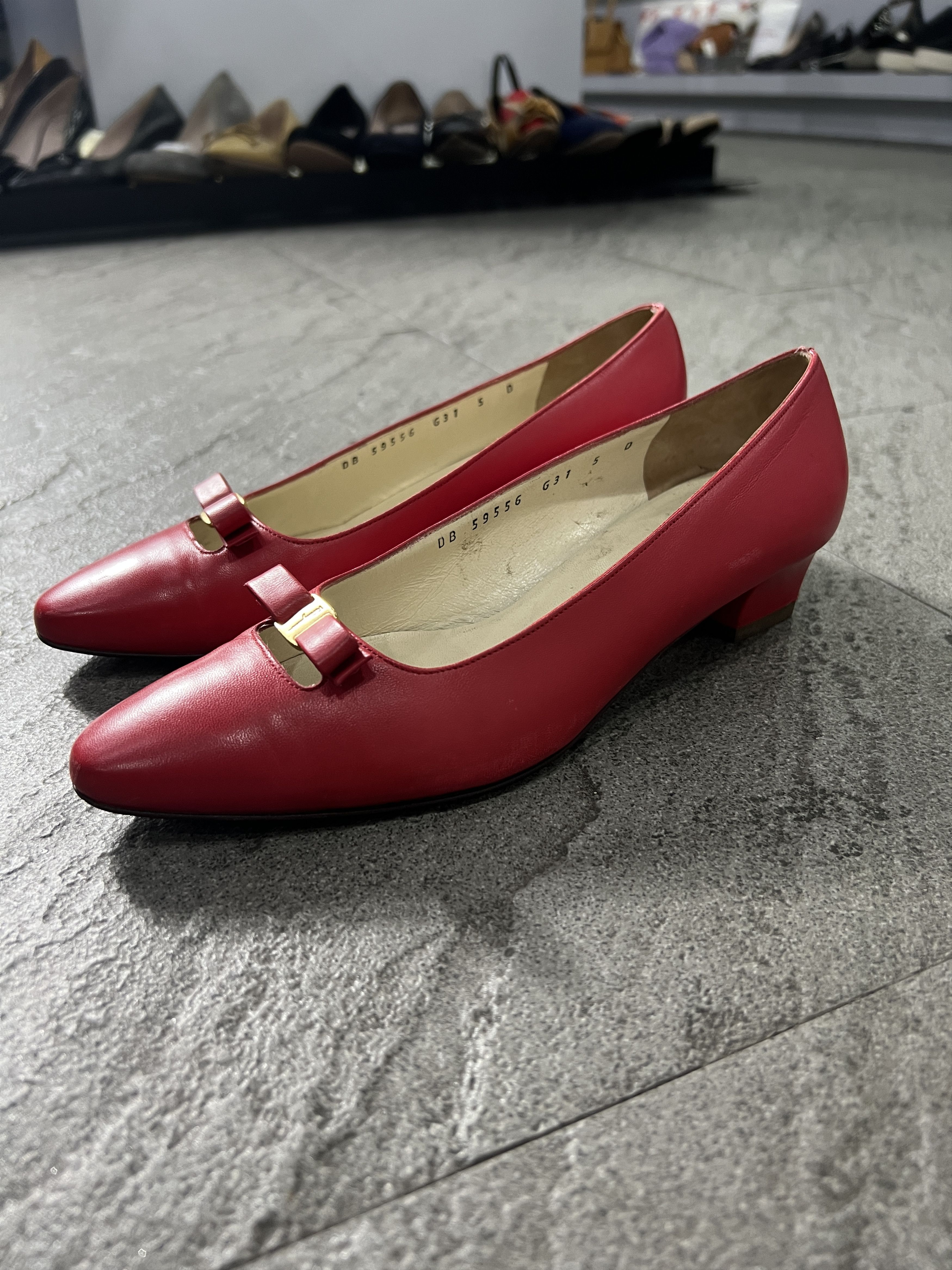 Salvatore Ferragamo Ferragamo Red Leather Bow Pumps 7.5D Vintage Size US 5 / IT 35 - 3 Thumbnail