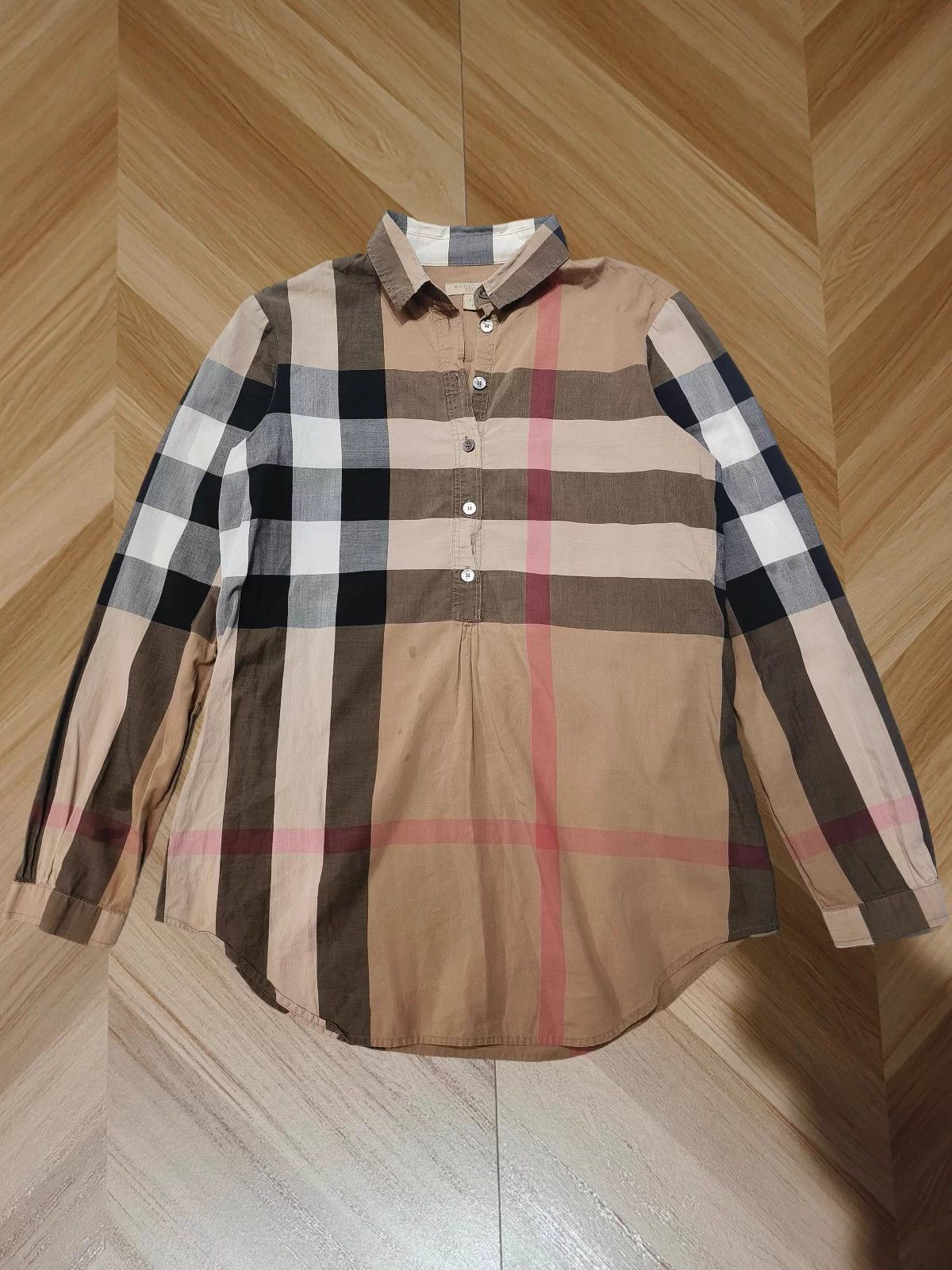 Burberry Burberry Nova Check Shirt XS - 98% New, Flawless Size XS / US 0-2 / IT 36-38 - 1 Thumbnail