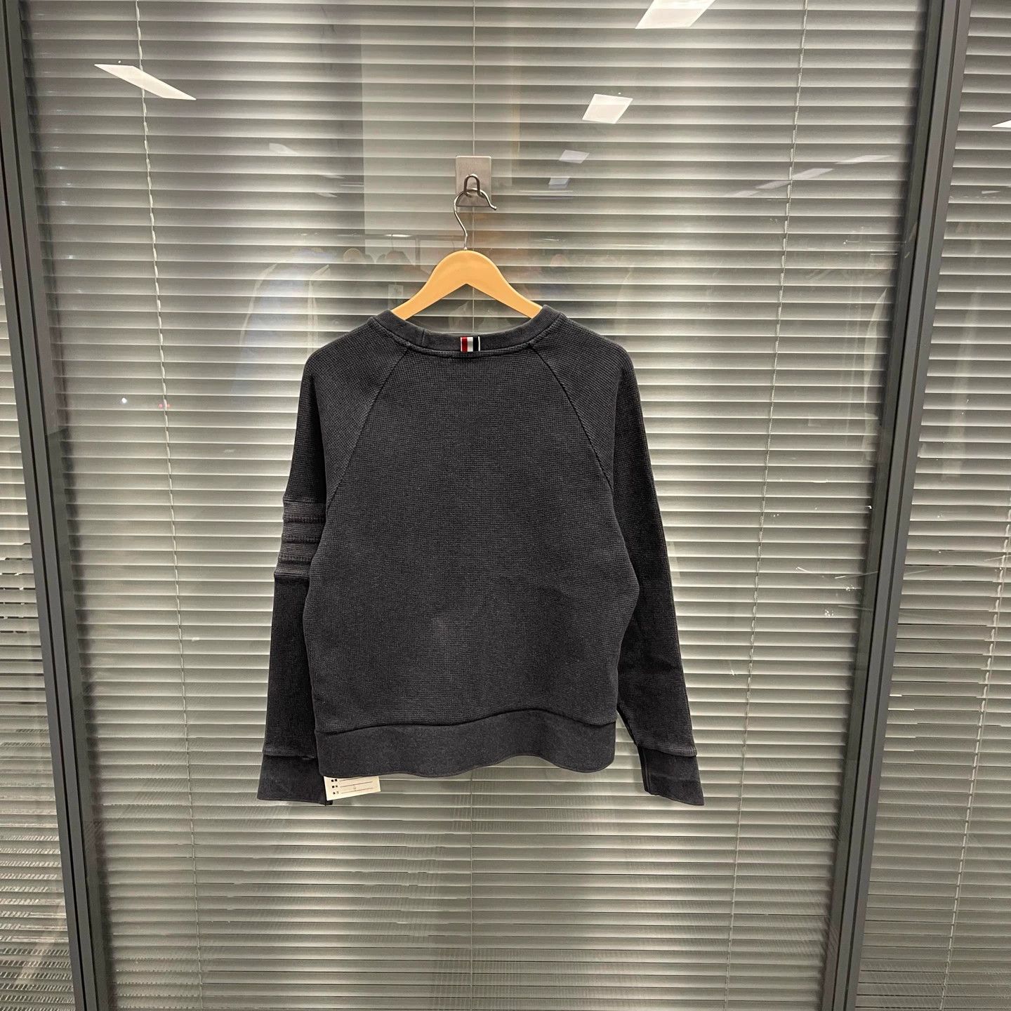 Thom Browne Thom Browne Waffle Sweatshirt Mink Gray 4 95new Size S / US 4 / IT 40 - 2 Thumbnail