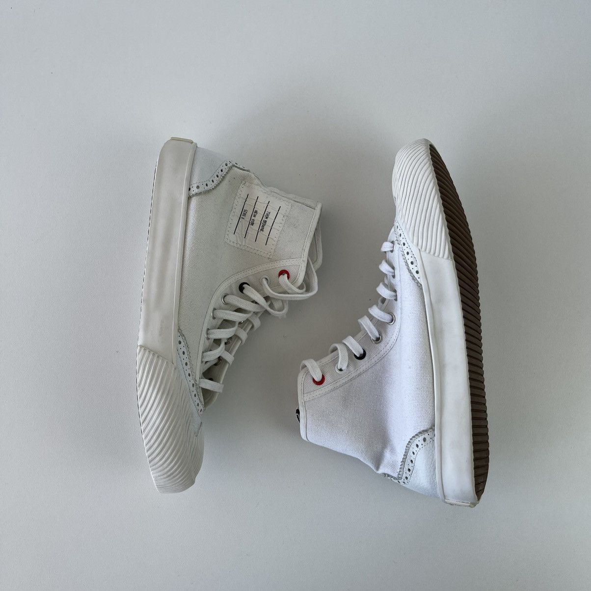 Thom Browne Thom Browne Hi-Top Canvas Broqued Trainer Sneakers White Size US 8 / EU 41 - 2 Thumbnail