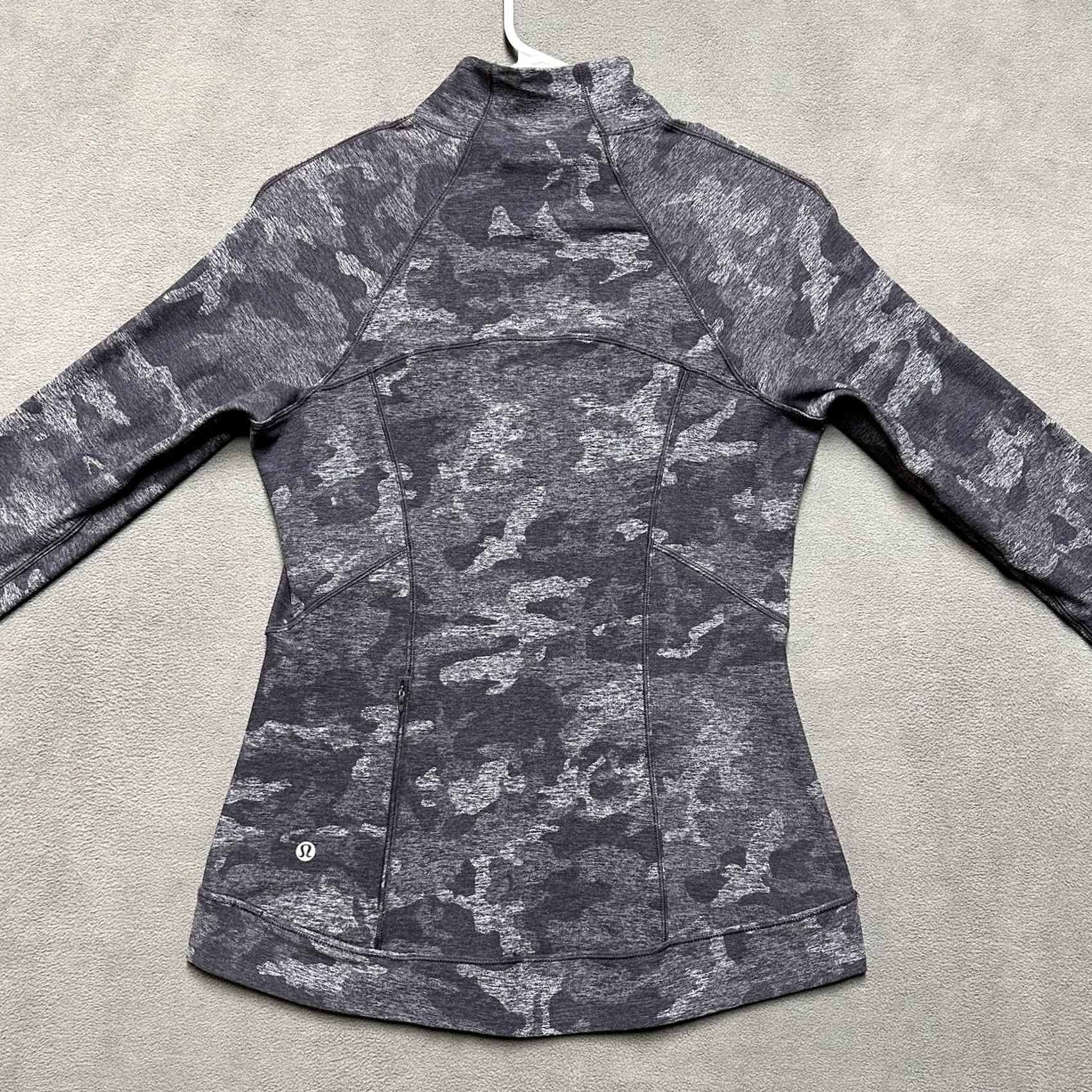 Lululemon Lululemon Outrun The Elements Top Womens Size 6 Gray Incognito Camo HTR Black Size M / US 6-8 / IT 42-44 - 2 Thumbnail