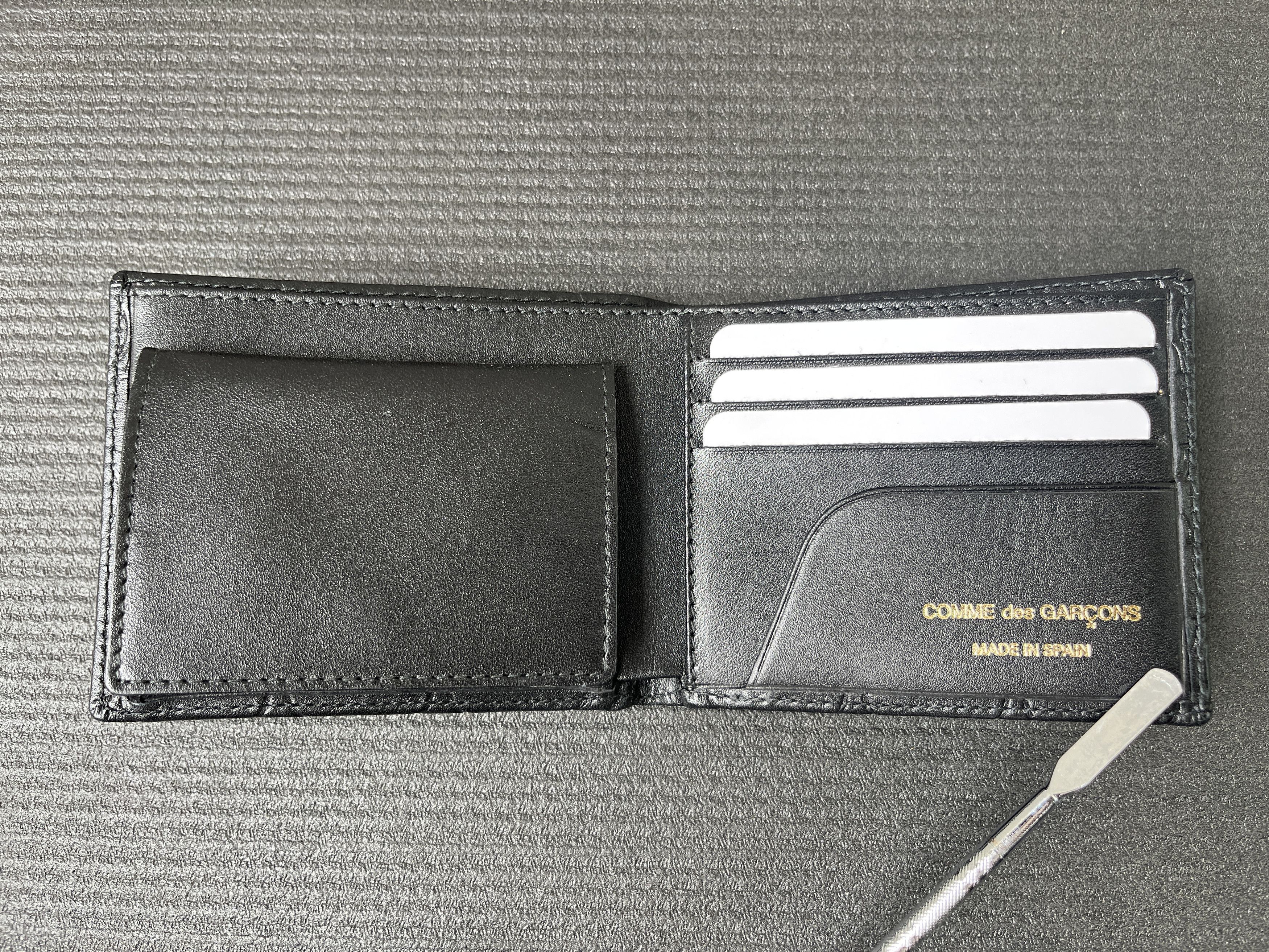 Comme des Garcons Comme des Garcons Embossed B Bifold Wallet Size ONE SIZE - 4 Thumbnail