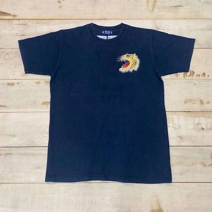 Japanese Brand B125. SUN FADED KATAKURI JAPAN SUKARJAN TIGER EMBROIDERY TEE Size US M / EU 48-50 / 2 - 3 Thumbnail