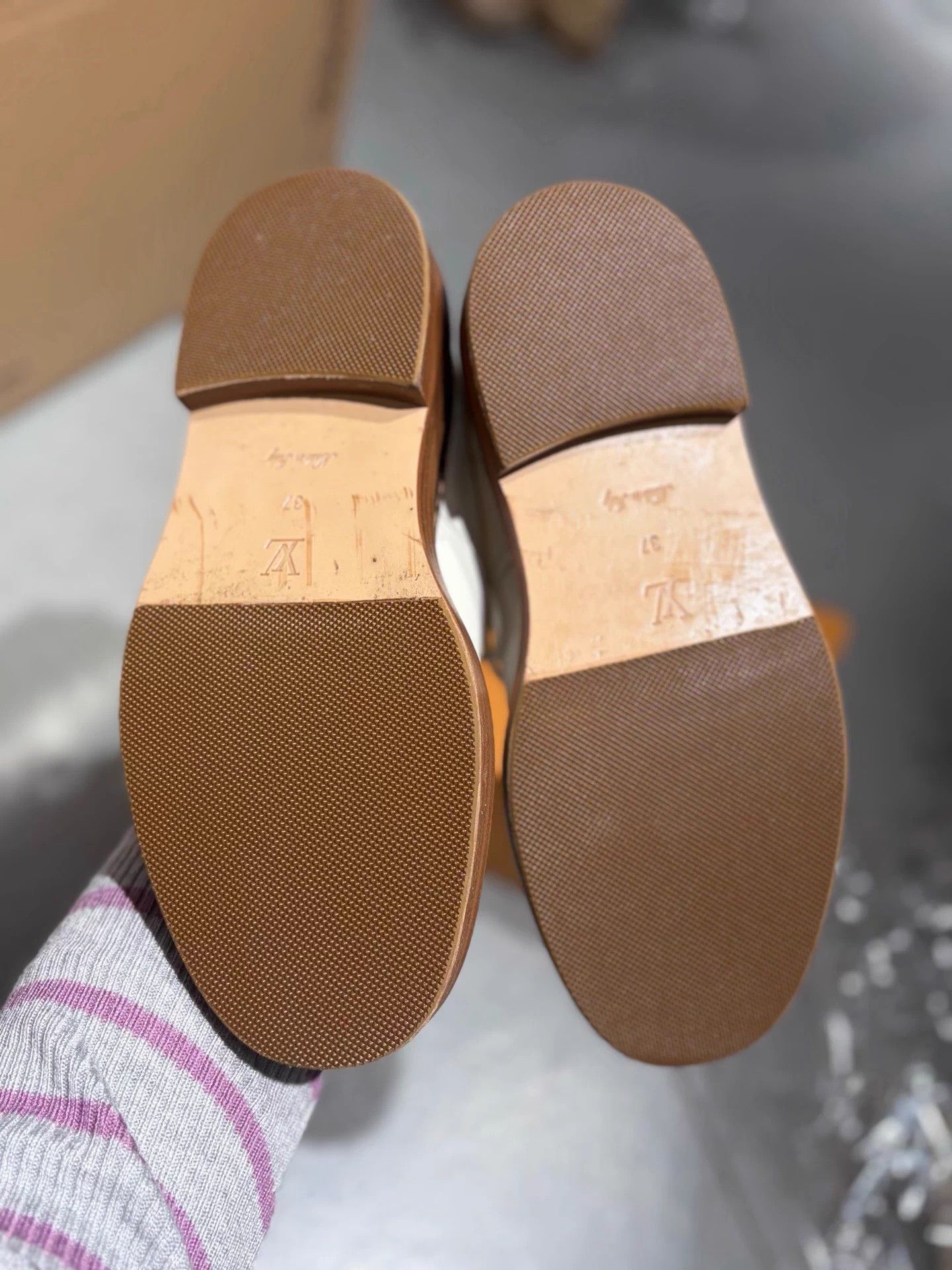 Louis Vuitton LV Monogram colorblocked white leather shoes 37 EU Size US 6 / IT 36 - 3 Thumbnail
