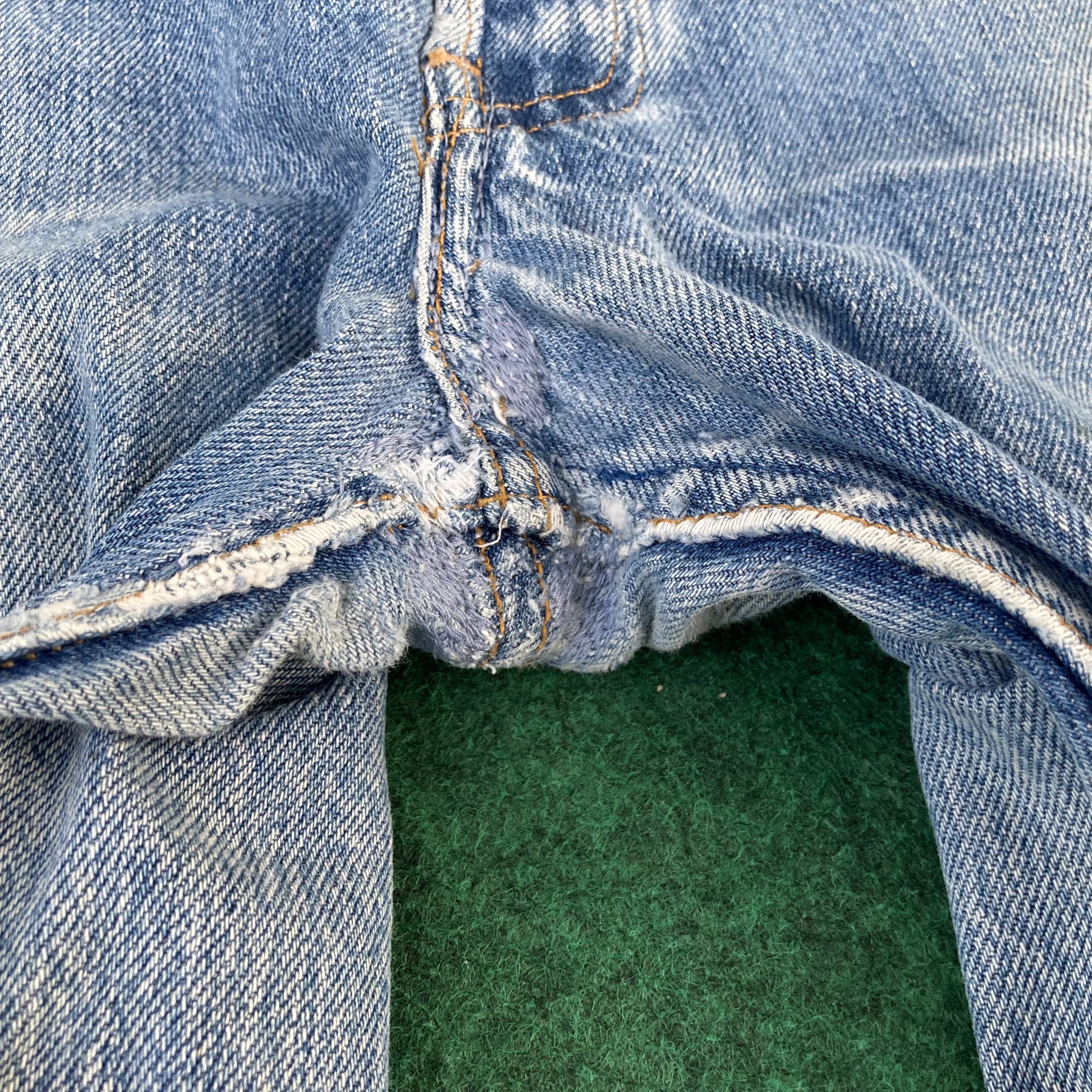 Levi's 35x37 Vtg Levis 501xx Distressed Ripped Light Wash Jeans Size US 35 - 7 Thumbnail