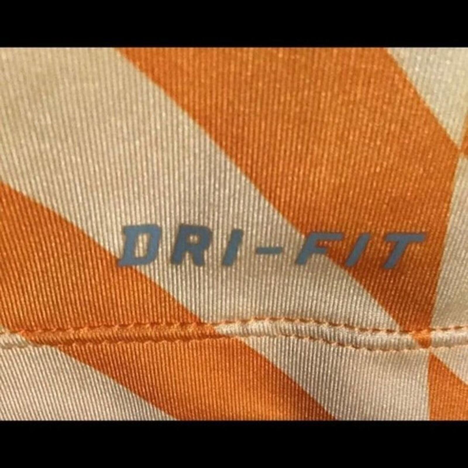 Nike Nike Orange Geometric Pattern V-Neck T-Shirt Size S / US 4 / IT 40 - 7 Thumbnail