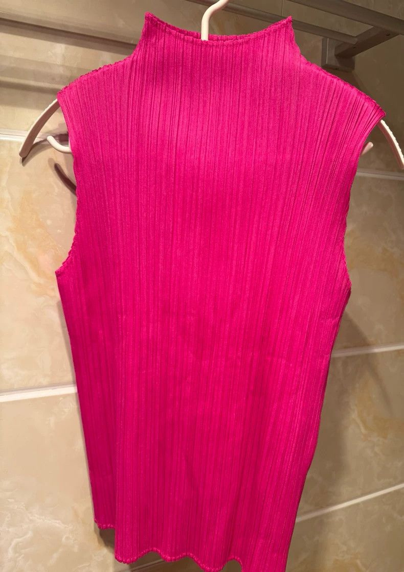 Issey Miyake Issey Miyake size:3 Rose red vest Size XS / US 0-2 / IT 36-38 - 1 Thumbnail