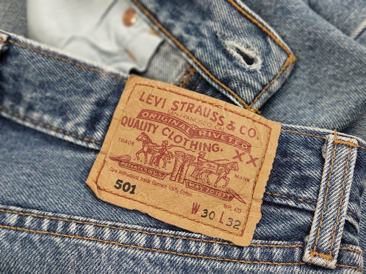 Levi's Vintage 90's levis 501 Classic Faded Denim Jeans USA Style Size US 30 / EU 46 - 16 Thumbnail