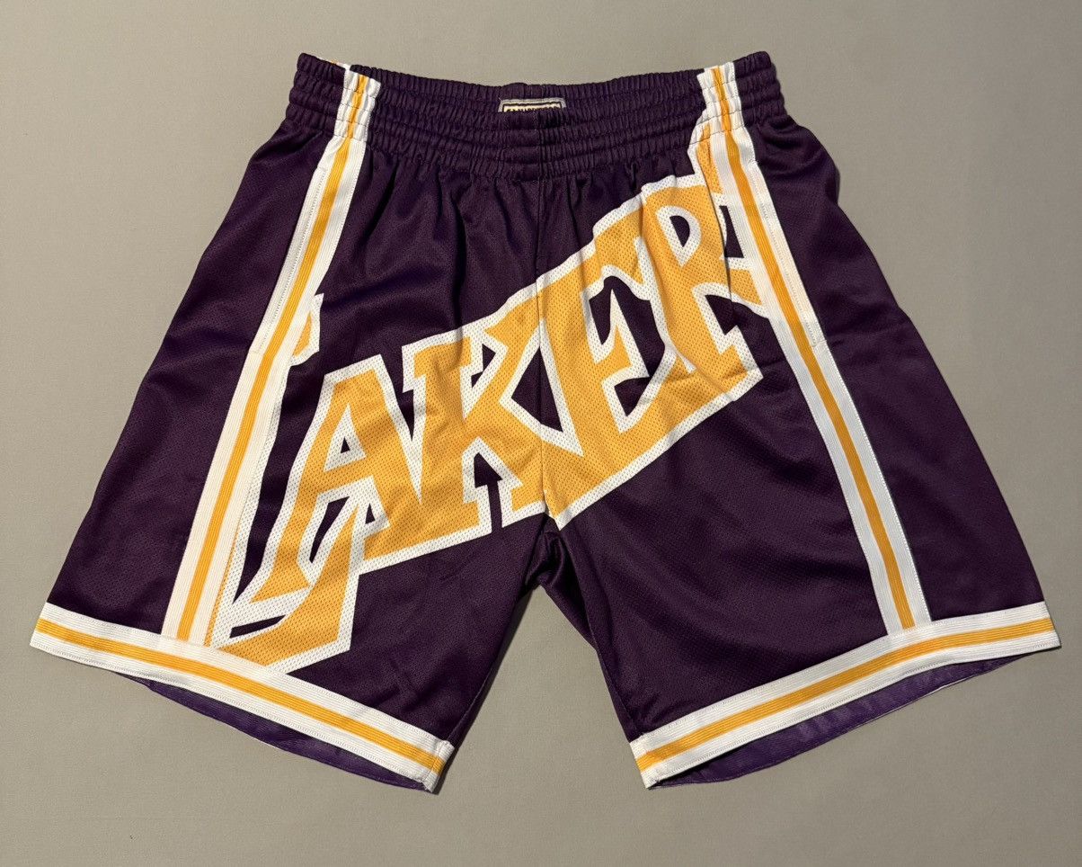 Mitchell & Ness Mitchell & Ness Los Angeles Lakers Big Face 3.0 Shorts BNWT Size US 34 / EU 50 - 1 Thumbnail
