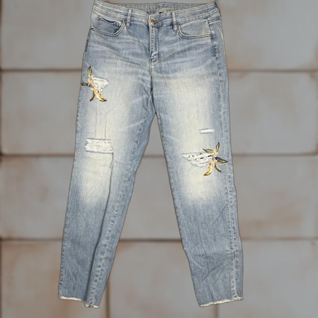 Vintage WHBM Jeans Woman 10 Everyday Soft Girlfriend Mid Rise Distressed Ankle Blue Mens Womens? Size 32" / US 10 / IT 46 - 1 Thumbnail