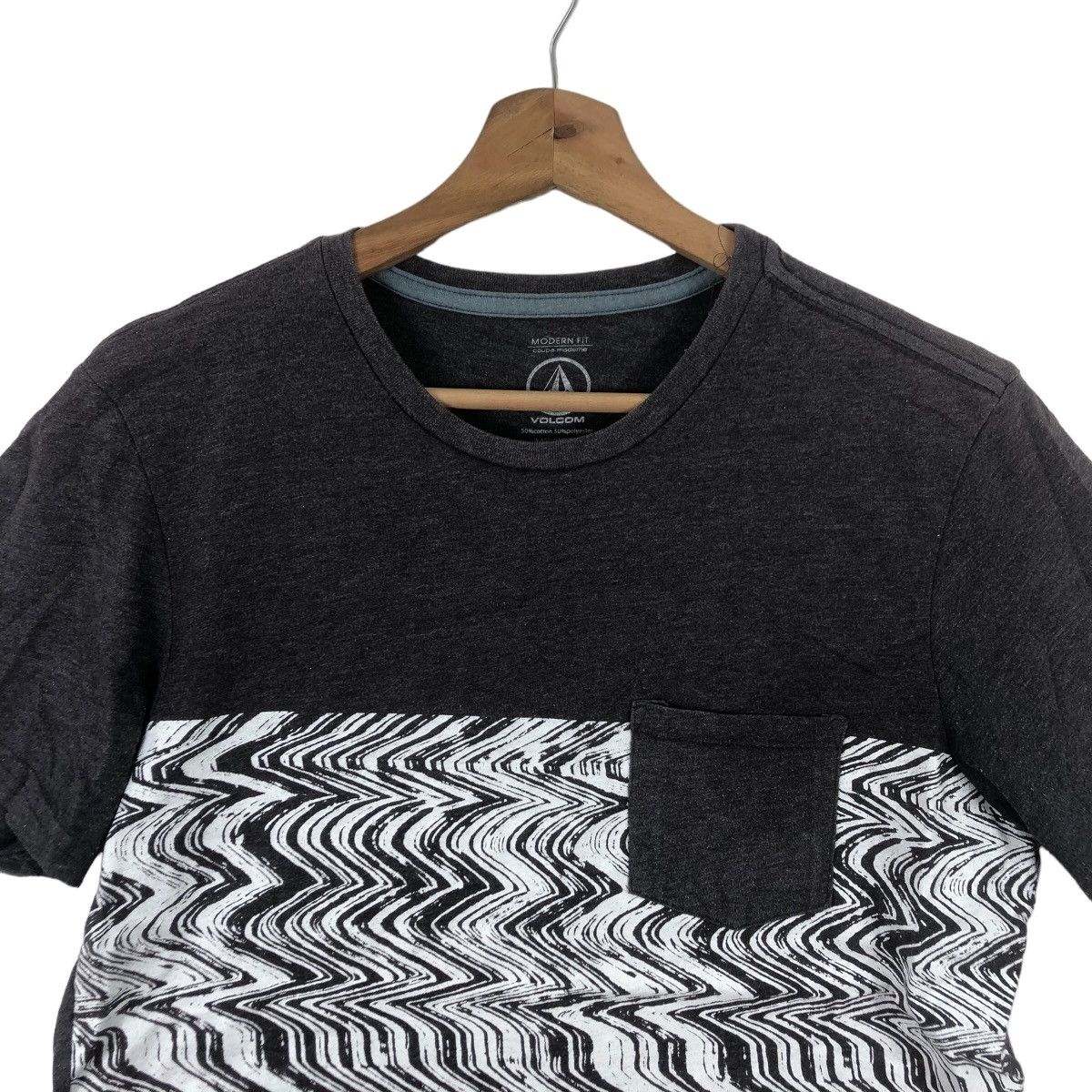 Volcom VOLCOM ABSTRACT ZEBRA Pattern Tee Shirt Top Skateboard Size US M / EU 48-50 / 2 - 2 Thumbnail
