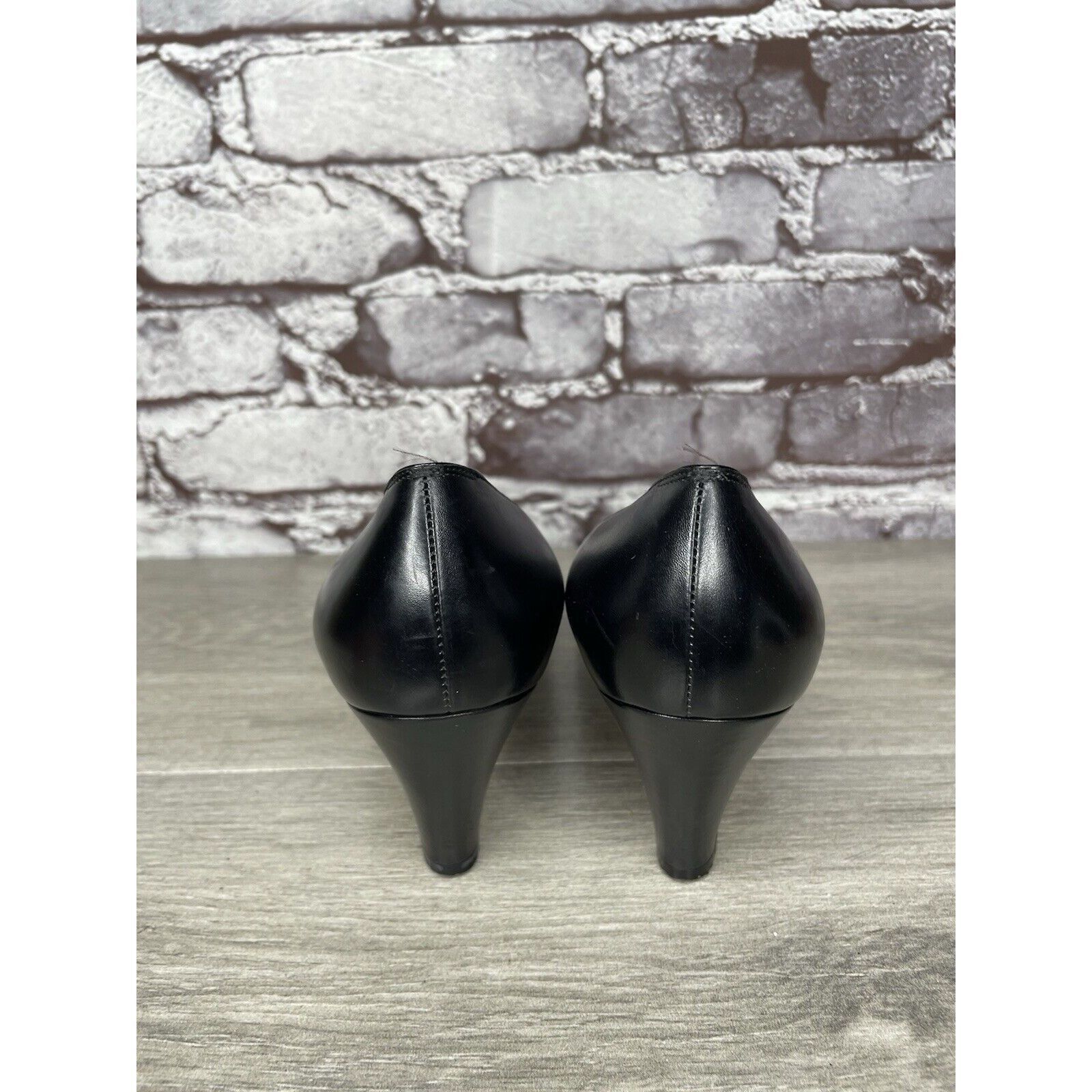 Salvatore Ferragamo Salvatore Ferragamo Black Leather Pointed Toe Pump Heels Wom Size US 7.5 / IT 37.5 - 4 Thumbnail
