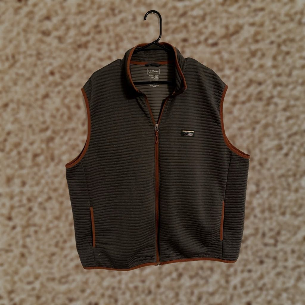 Vintage L.L. Bean Airlight Vest Platinum Slightly Fitted Full Zip Jacket- Men's XXXL Reg 3XL Gray Quilted Full Zip Vest Mens Size US XXL / EU 58 / 5 - 1 Thumbnail