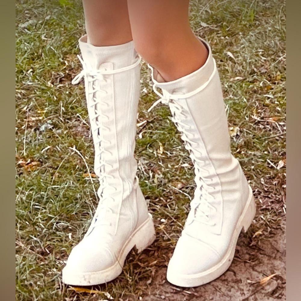 Designer Cream-coloured Knee-High Lace-Up Boots Size US 7 / IT 37 - 1 Thumbnail