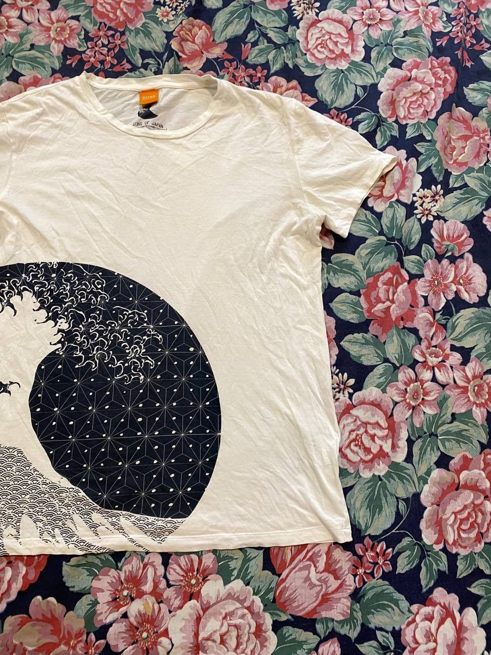 Hugo Boss Vintage white Hugo Boss big print T-Shirt crazy Y2K Size US L / EU 52-54 / 3 - 7 Thumbnail