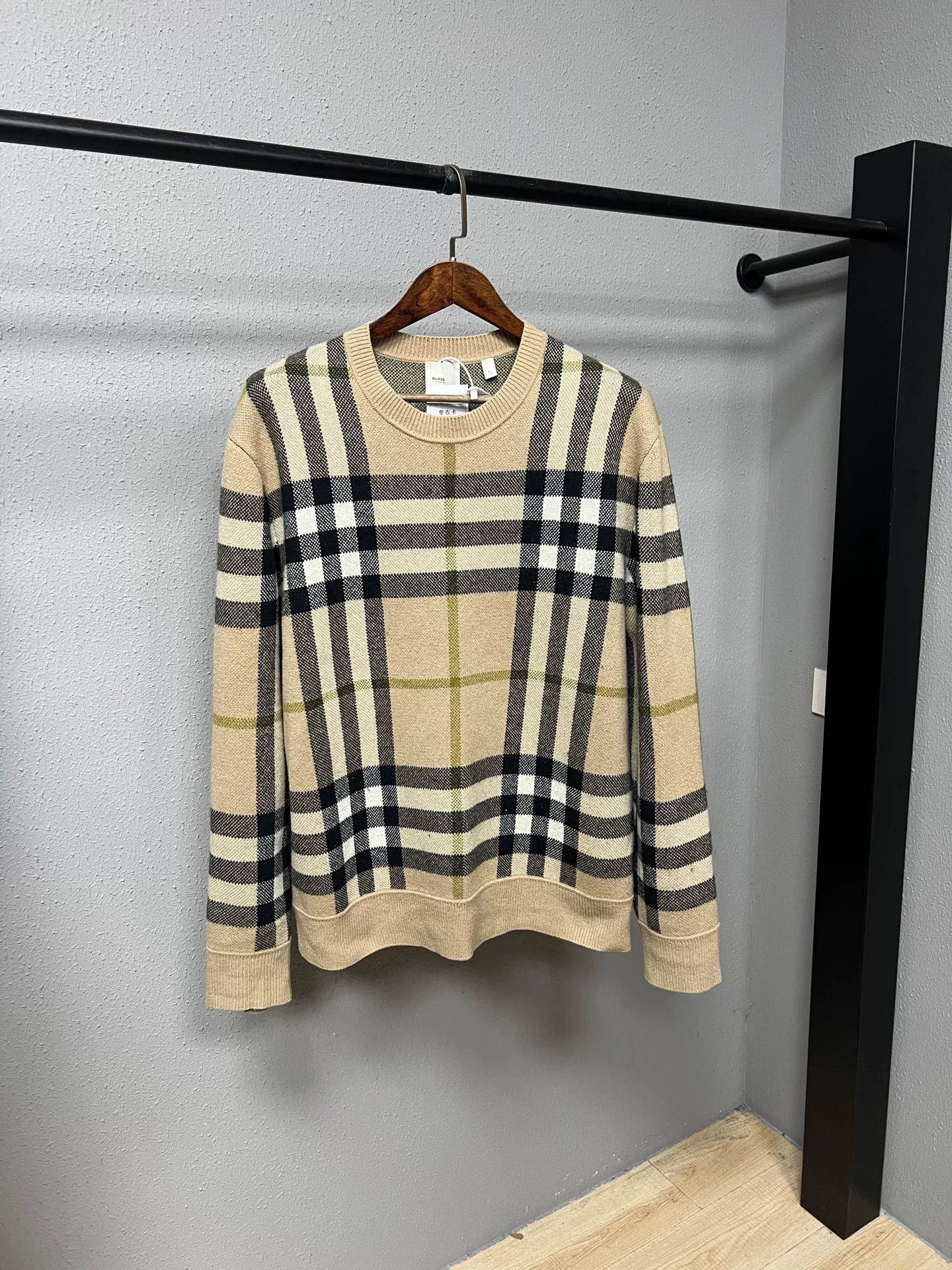Burberry burberry cashmere knit sweater in beige Size US XL / EU 56 / 4 - 1 Thumbnail