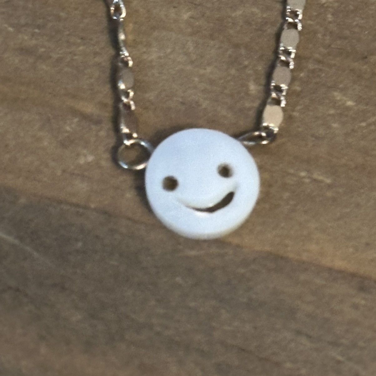 Other Gold tone mother of pearl smiley face necklace Size ONE SIZE - 3 Thumbnail