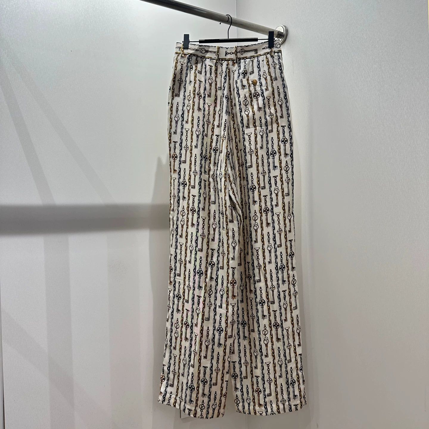 Louis Vuitton LV mar40 All Over Chain Logo Silk Pants 36 Size 26" / US 2 / IT 38 - 2 Thumbnail