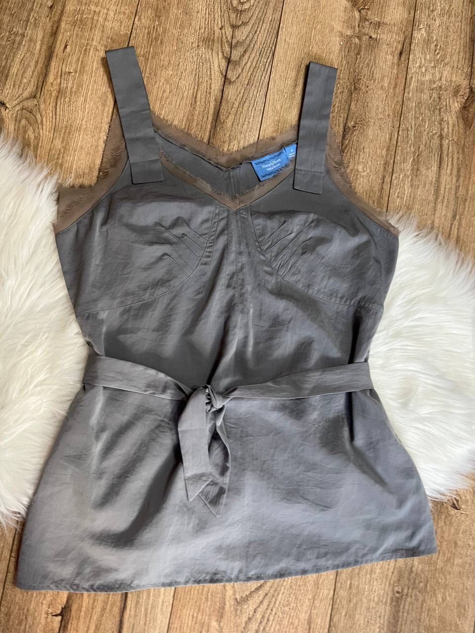 Vera Wang Beautiful and stylish grey sleeveless camisole top Size S / US 4 / IT 40 - 1 Thumbnail