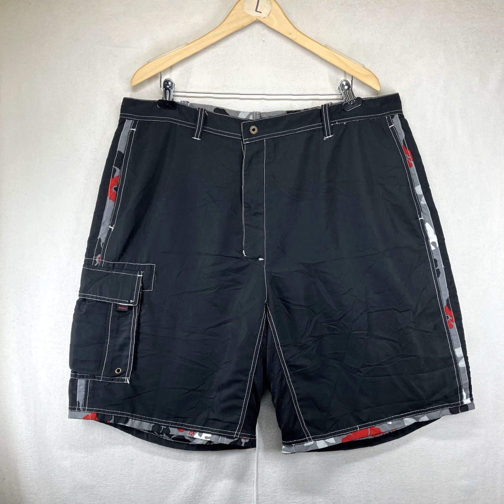 Vintage VINTAGE Urban Pipeline Reversible Board Shorts Mens 40 Zip Cargo Black Grey Red Floral Size US 40 / EU 56 - 2 Thumbnail