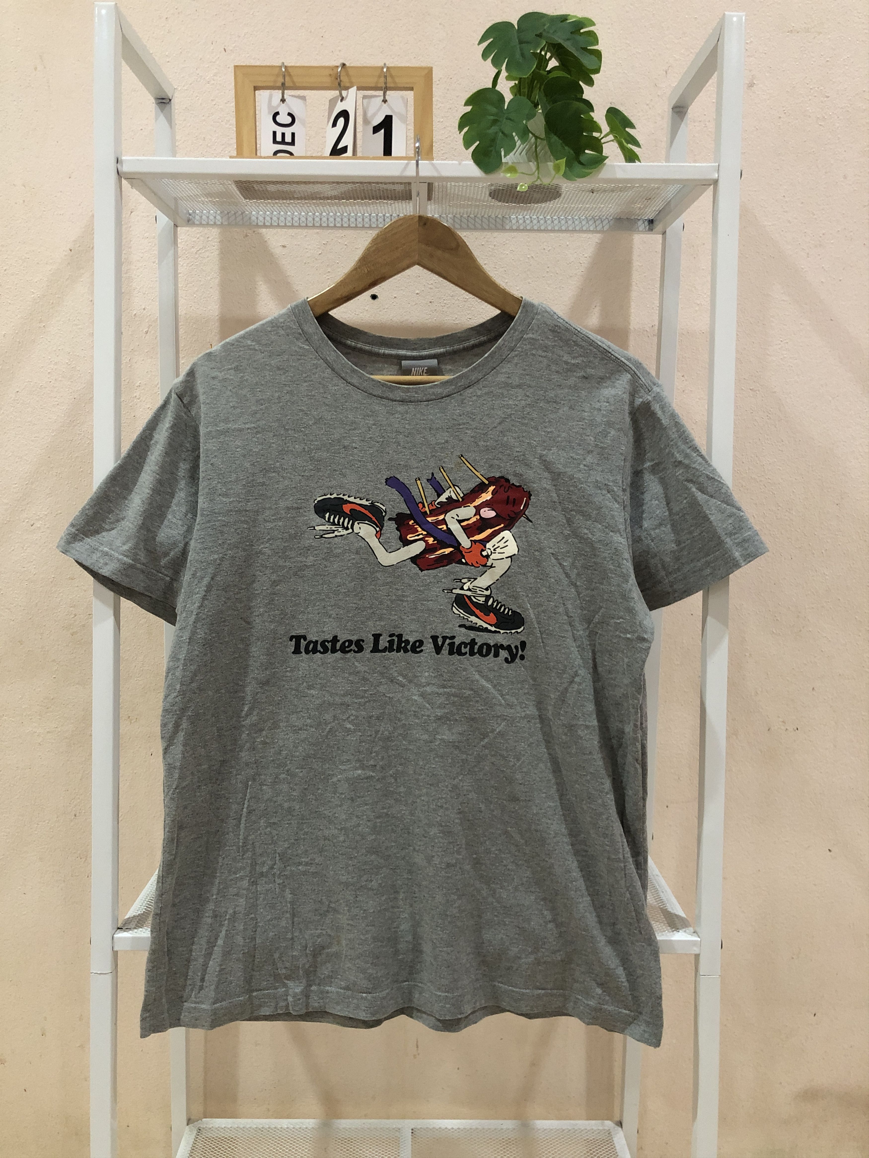 Nike Vintage Nike Tastes Like Victory Windmill Tee Size US L / EU 52-54 / 3 - 1 Thumbnail
