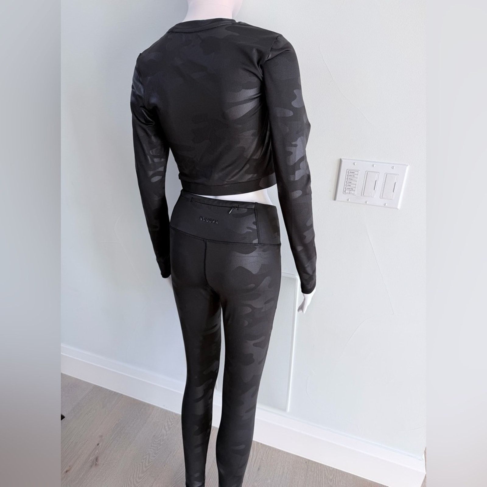 Rudsak New Rudsak Black Camouflage Long Sleeve Crop Top & Leggings Size 28" / US 6 / IT 42 - 7 Thumbnail