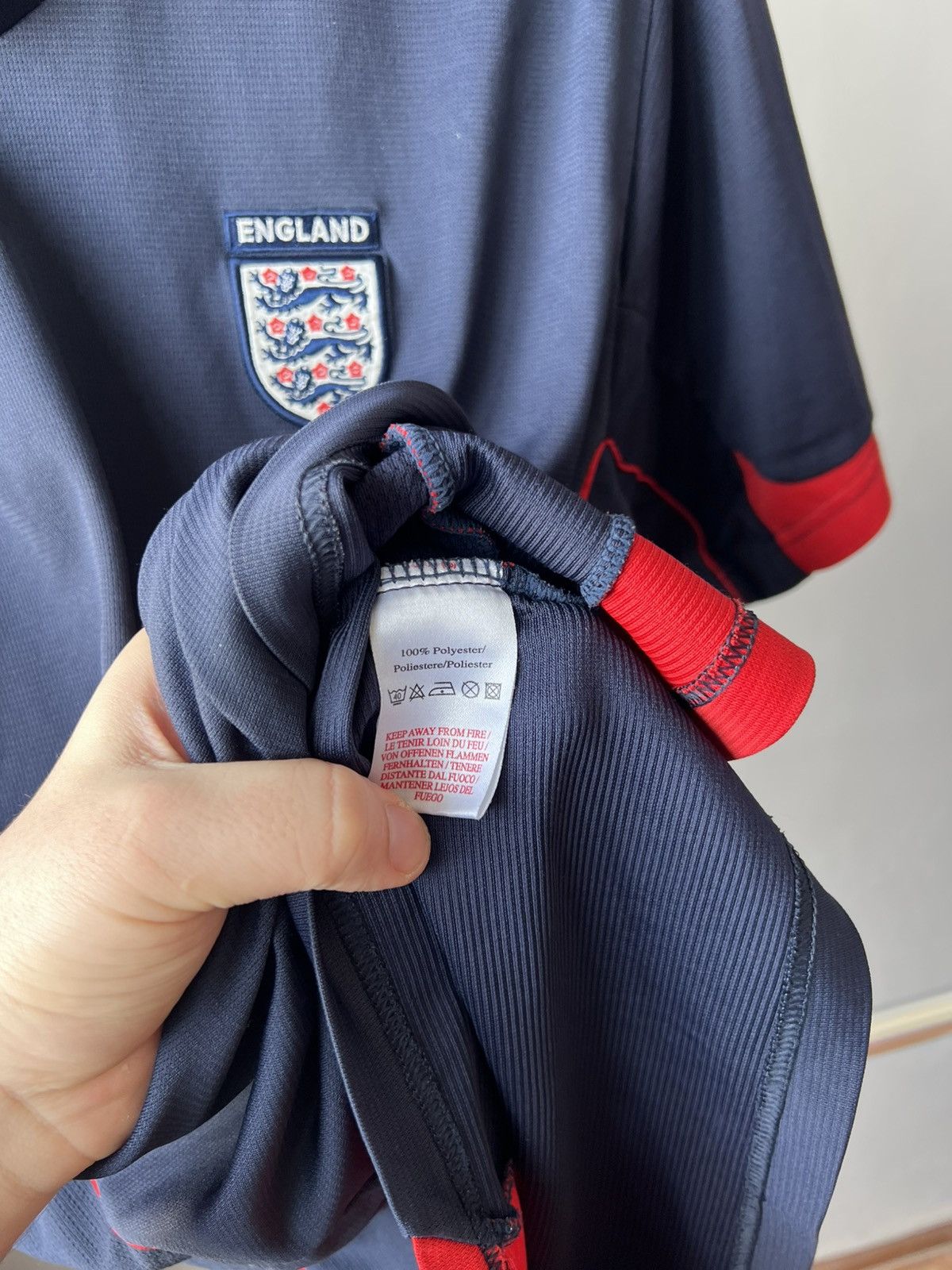 Umbro 2006/07 ENGLAND TEAM TRAINING SOCCER JERSEY FOOTBALL SHIRT M Size US M / EU 48-50 / 2 - 9 Thumbnail