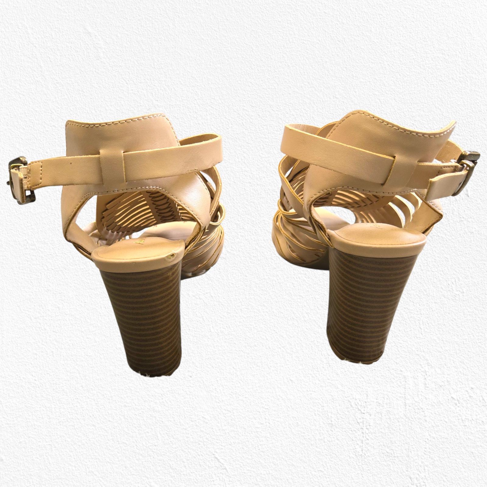 American Eagle Outfitters American Eagle Nude Gladiator Block Heel Sandals Size 5.5W Size US 5.5 / IT 35.5 - 9 Thumbnail