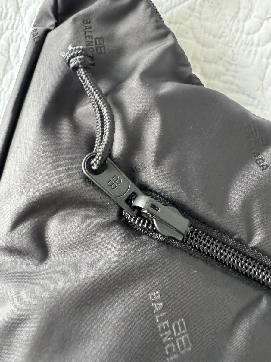 Balenciaga Balenciaga Expandable Sling recycled-nylon shoulder bag Size ONE SIZE - 4 Thumbnail