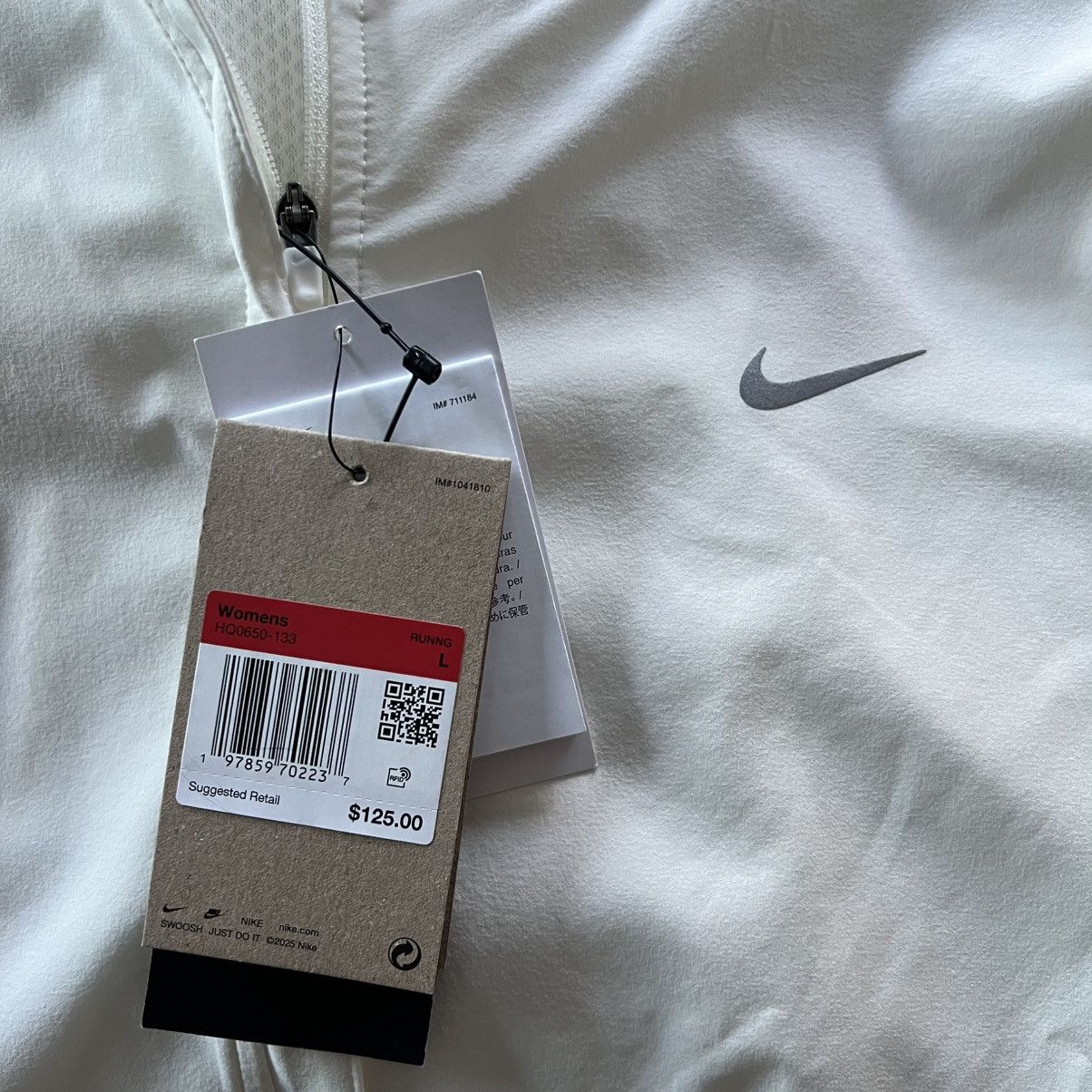 Nike Nike Swift Repel Packable Running Jacket - Sail Size L / US 10 / IT 46 - 4 Thumbnail