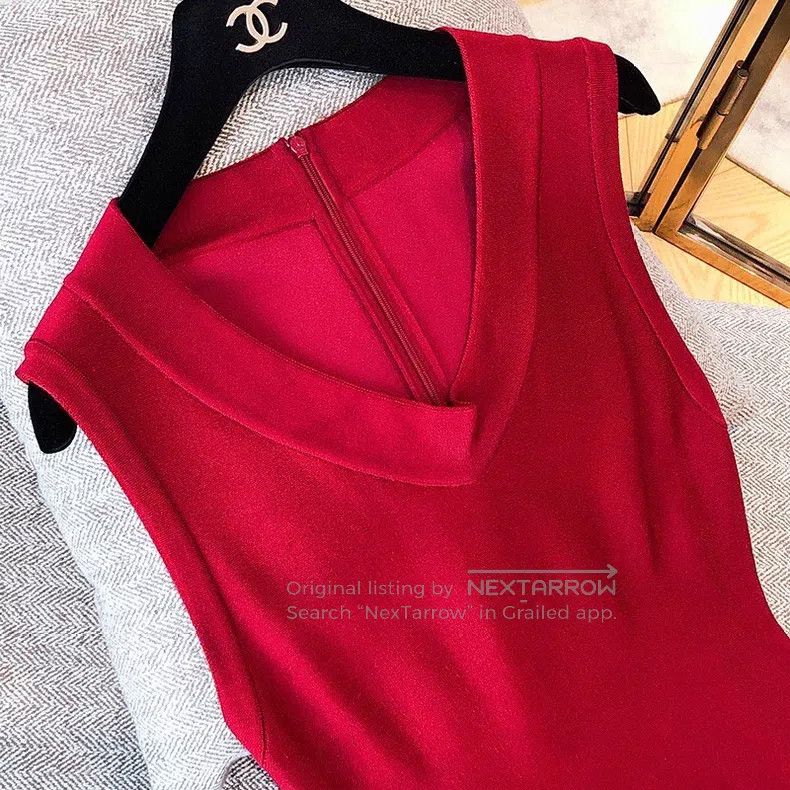 Alaia Alaia Red V-neck dress, silhouette ultra slim Size S / US 4 / IT 40 - 5 Thumbnail
