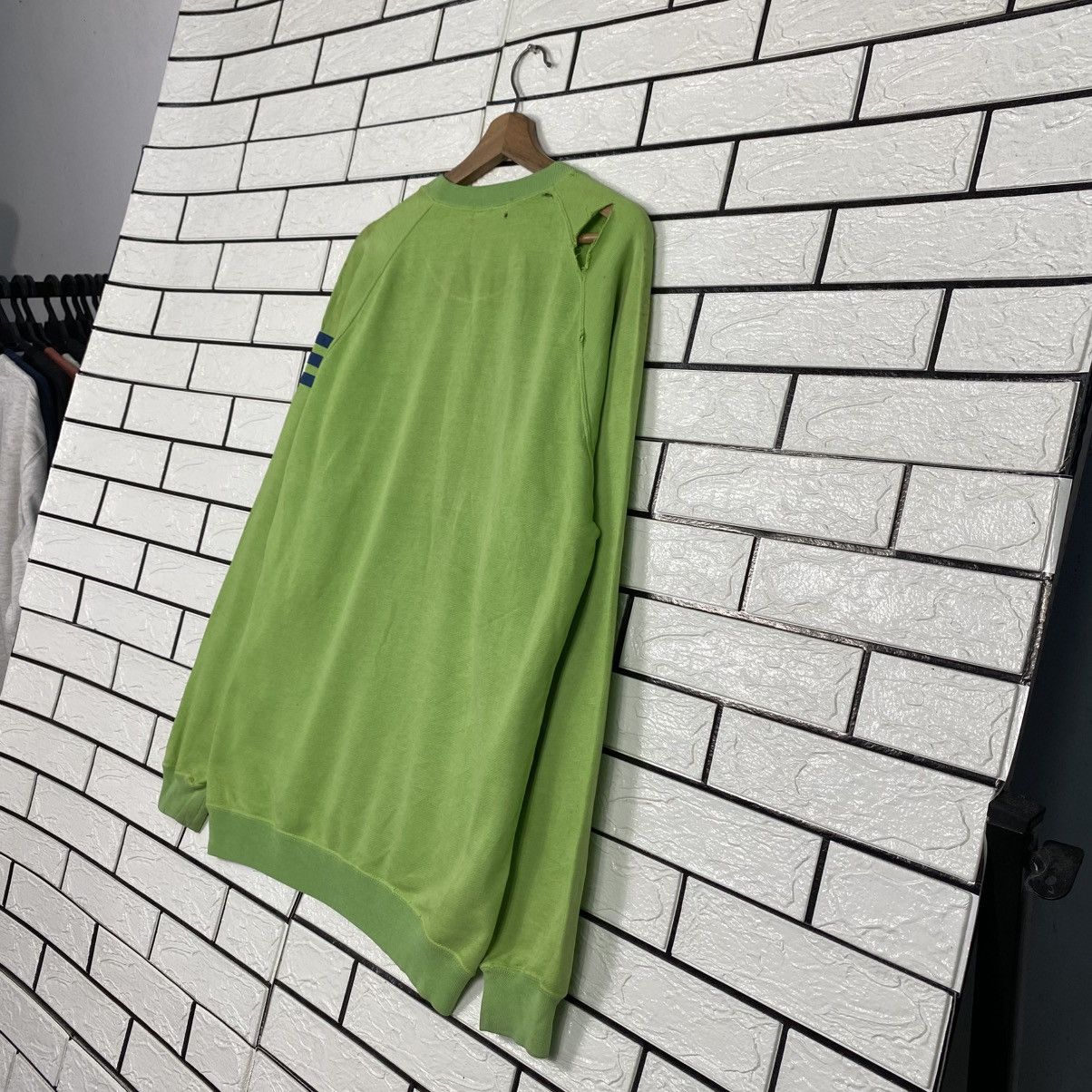 Adidas Vintage Sweatshirt Adidas Striped Design Size US L / EU 52-54 / 3 - 12 Thumbnail