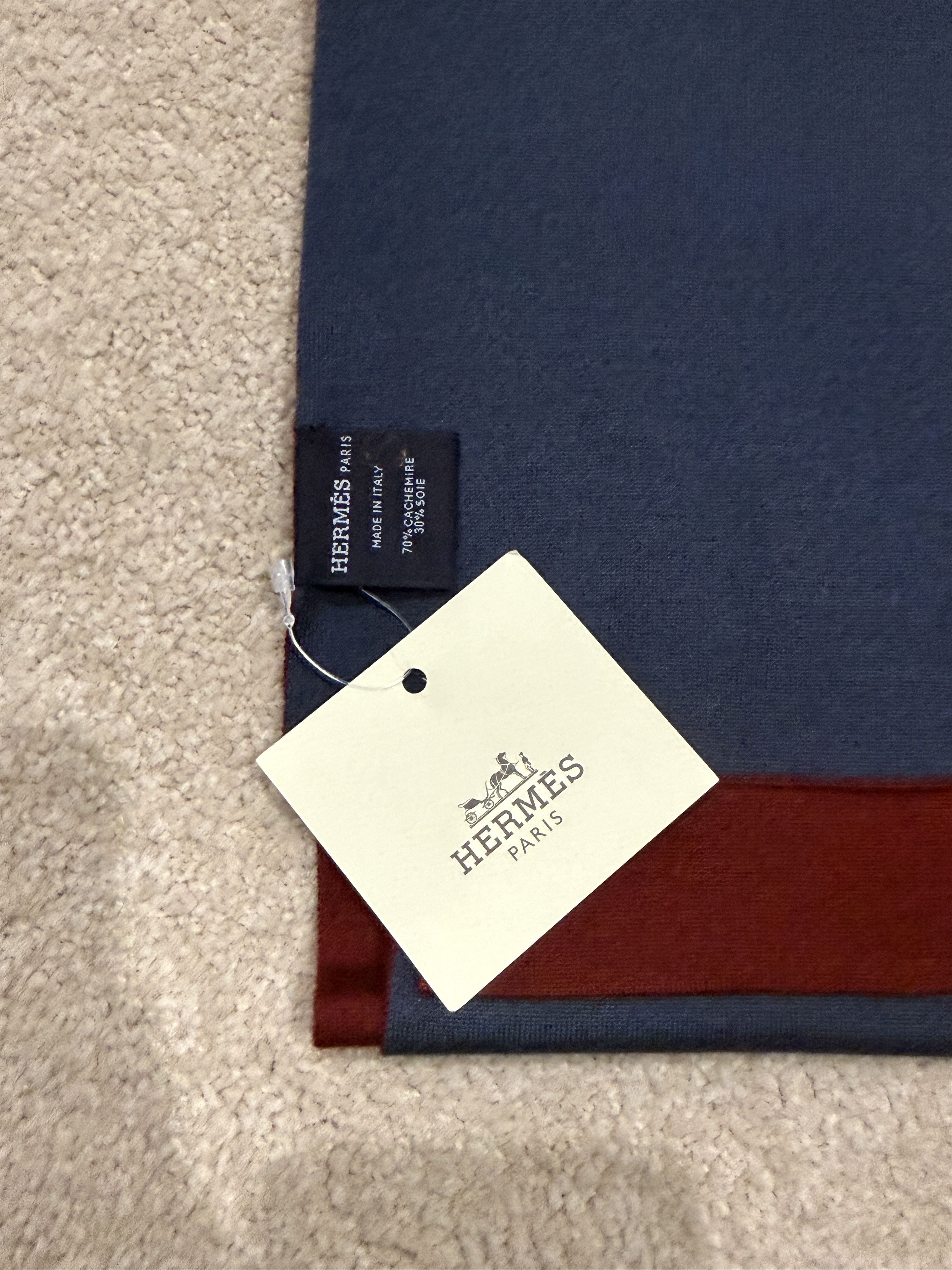 Hermes NWT Hermès Red/Blue Mens Reversible Cashmere/Silk Scarf Size ONE SIZE - 5 Thumbnail