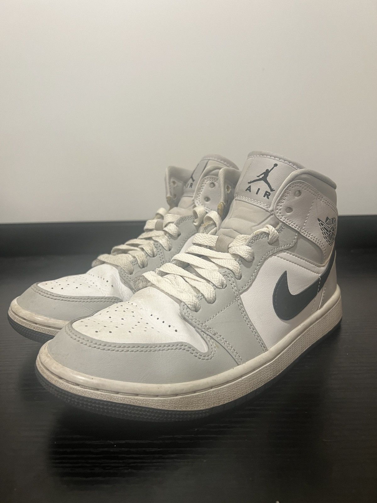Jordan Brand SIZE 7.5 W0MAN - Nike Air Jordan 1 Mid Grey Fog Size US 7.5 / IT 37.5 - 1 Thumbnail