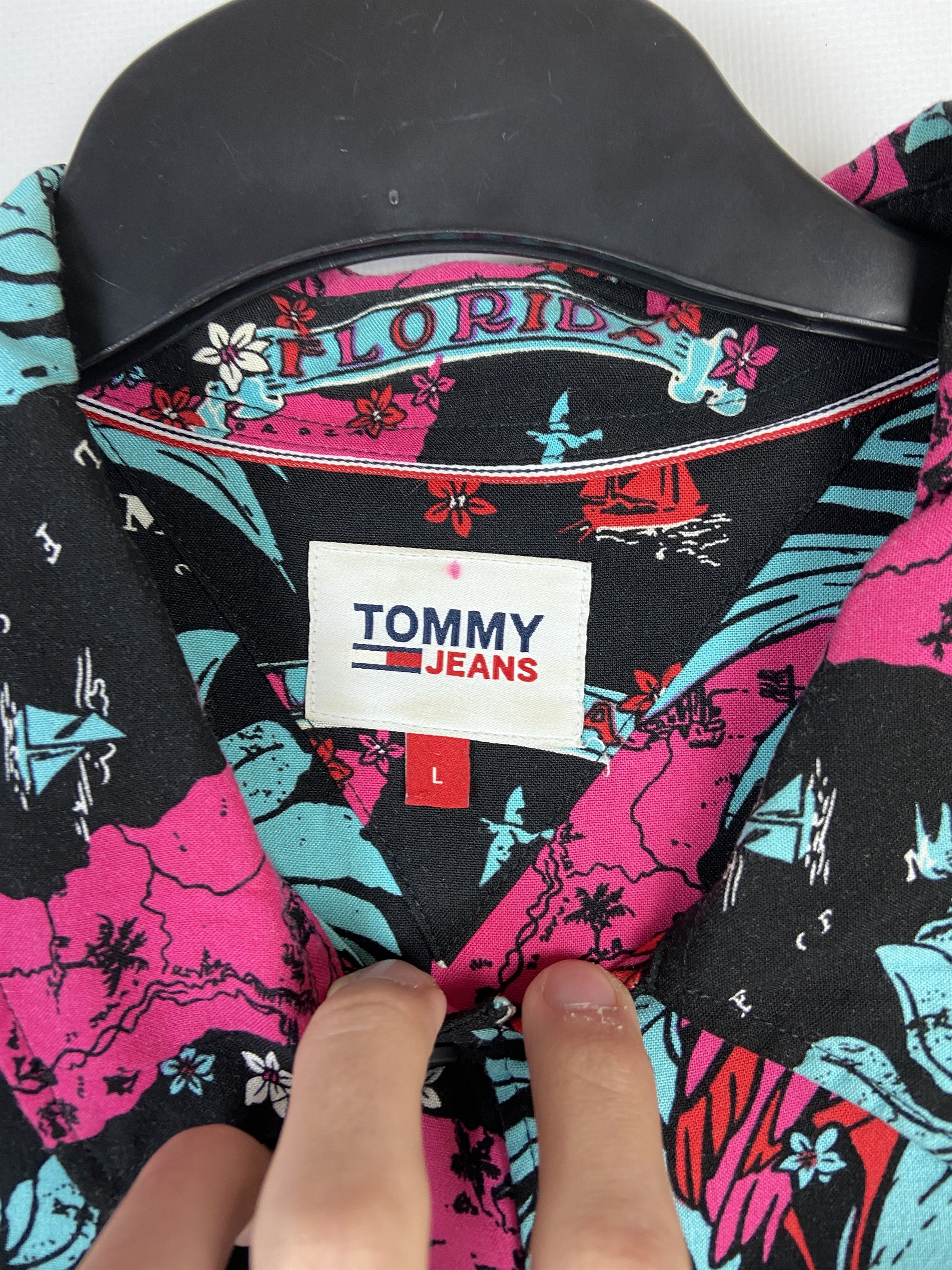 Other Vintage Tommy Hilfiger Crazy Aloha Hawaiian Shirt Size US L / EU 52-54 / 3 - 5 Thumbnail