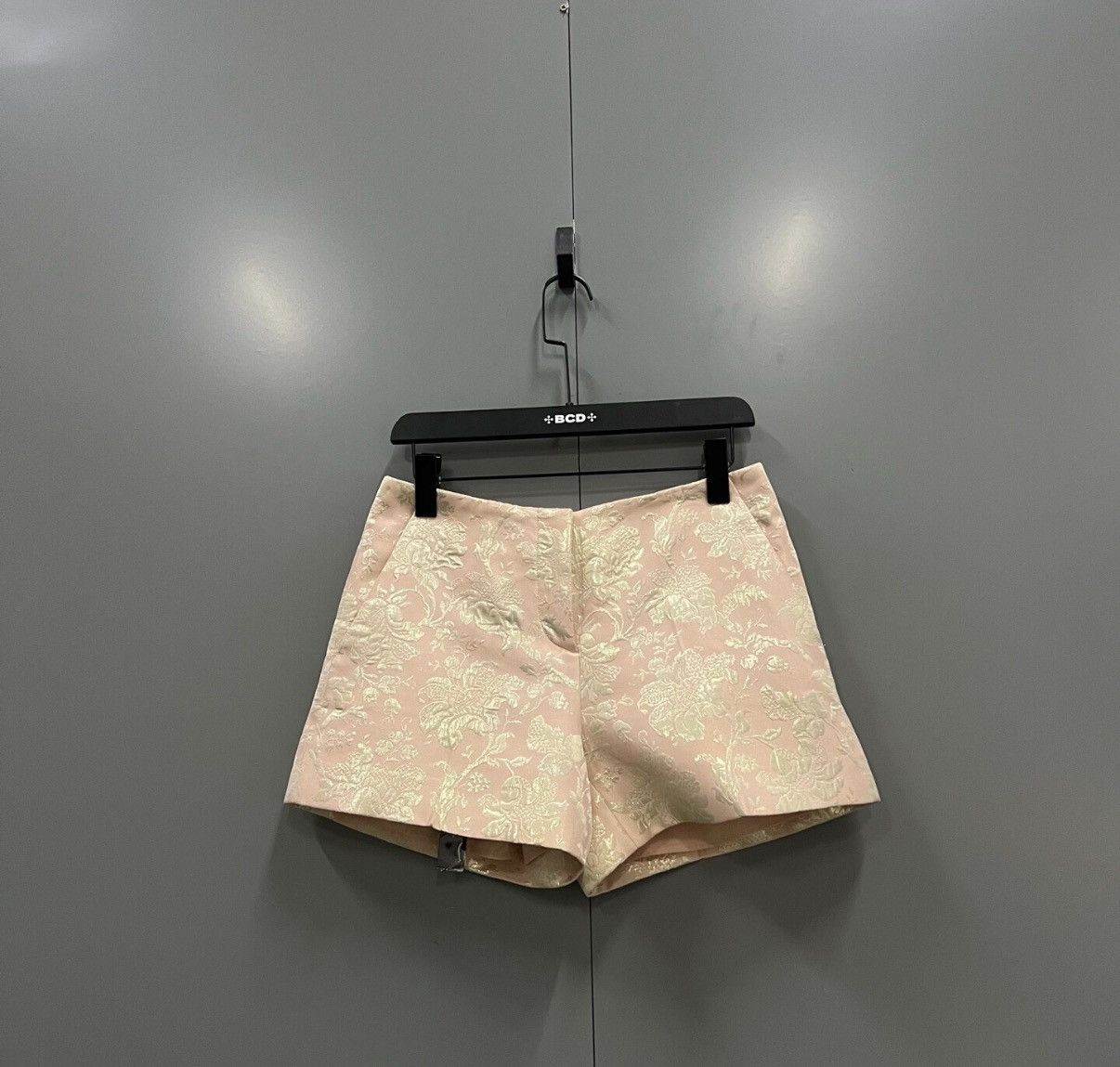 Miu Miu Miu Miu Gold Thread Floral Embroidered Shorts J41 Size 26" / US 2 / IT 38 - 1 Thumbnail