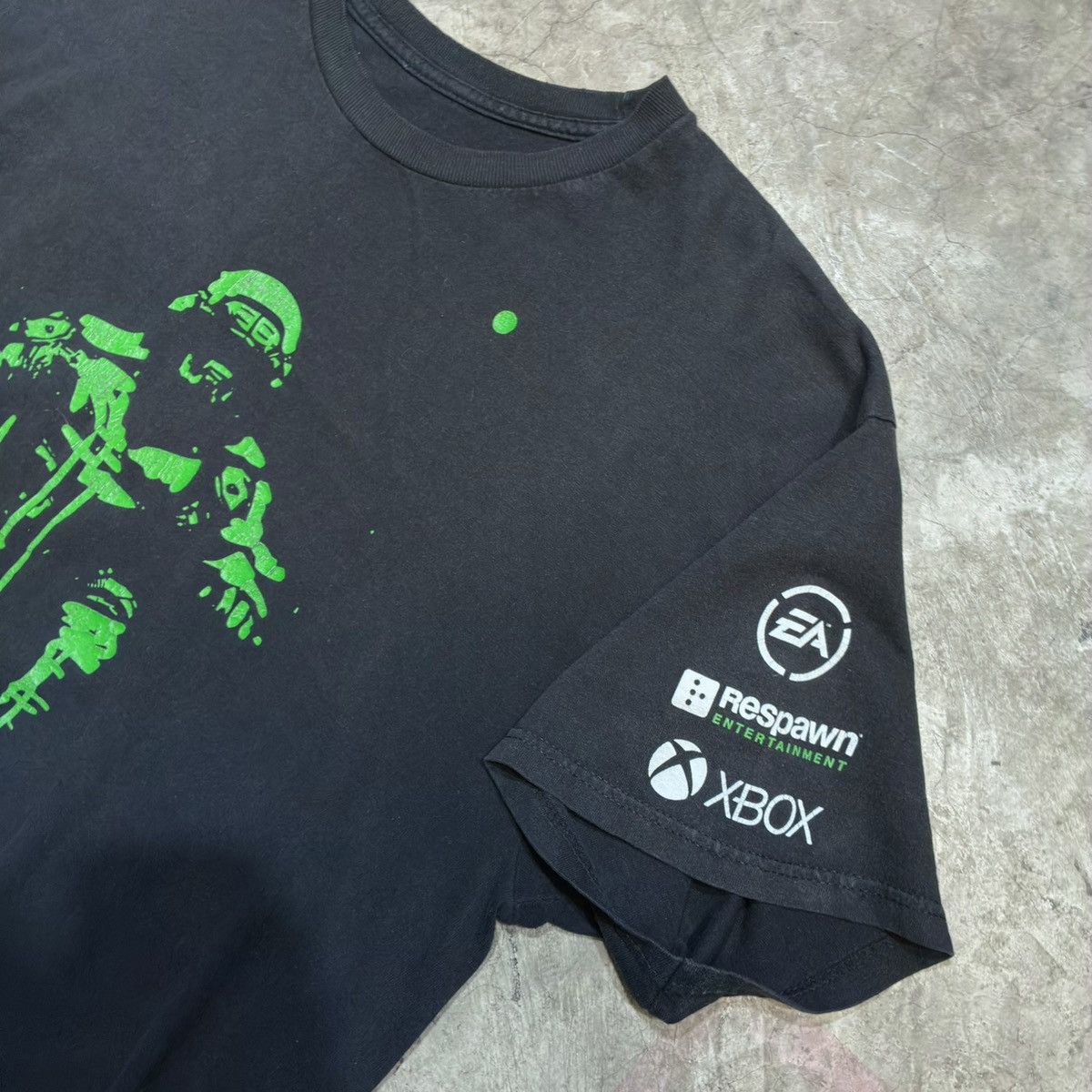 Vintage Vintage 2014 Titanfall Videogame Promo Tee Size US XL / EU 56 / 4 - 3 Thumbnail